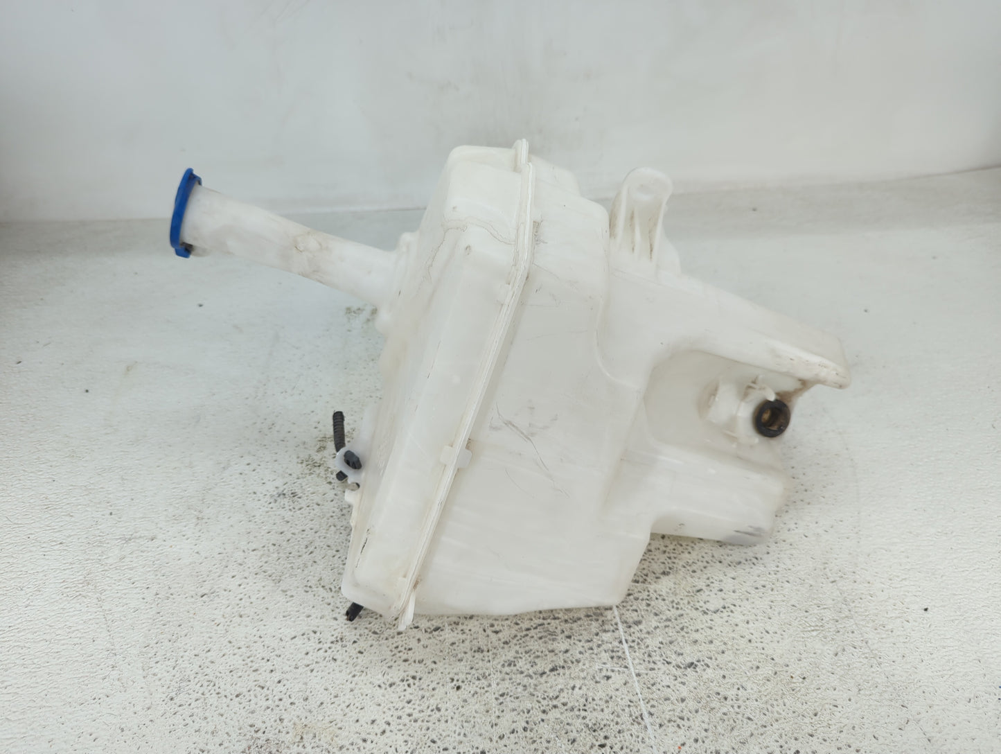 2011-2013 Hyundai Elantra Windshield Washer Fluid Reservoir Bottle Oem - Oemusedautoparts1.com