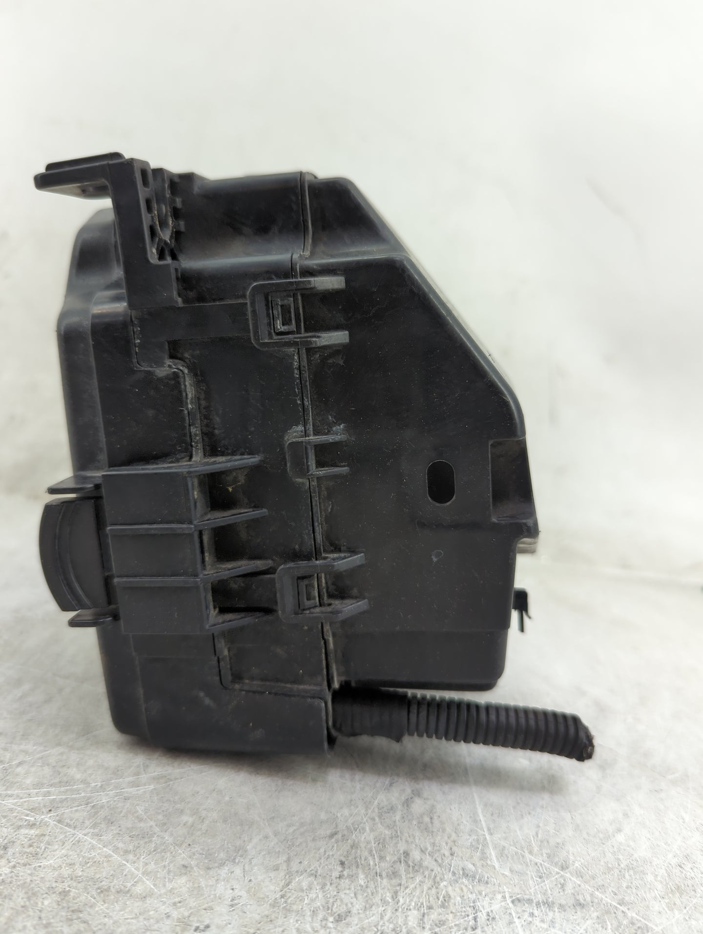 2011 Hyundai Elantra Fusebox Fuse Box Panel Relay Module P/N:VSU03006M0341210130 V59120O3Y06M2 Fits OEM Used Auto Parts - Oe