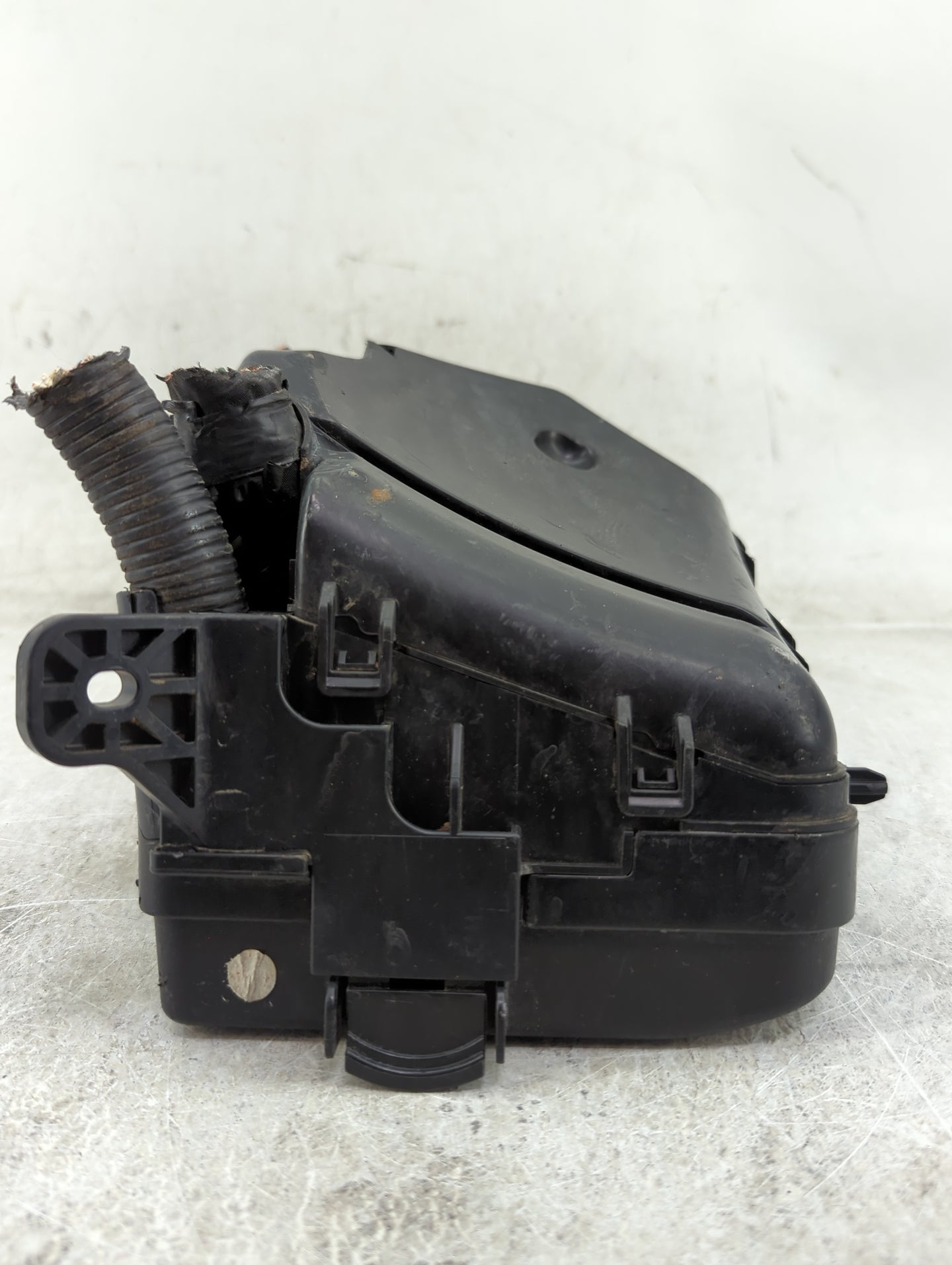 2011 Hyundai Elantra Fusebox Fuse Box Panel Relay Module P/N:VSU03006M0341210130 V59120O3Y06M2 Fits OEM Used Auto Parts - Oe
