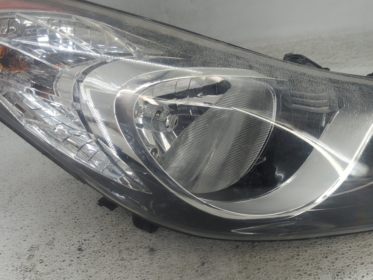 2011-2013 Hyundai Elantra Passenger Right Oem Head Light Headlight Lamp - Oemusedautoparts1.com