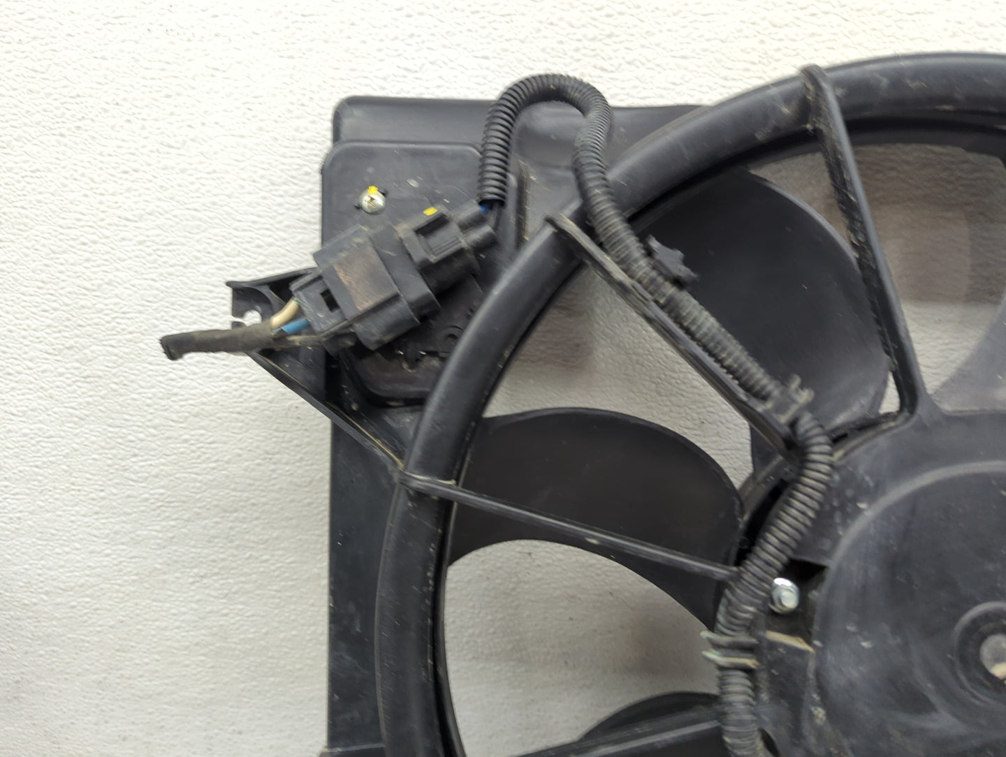 2011-2015 Hyundai Elantra Electric Radiator Cooling Fan Motor Assembly P/N:FORM CN282 PARTS-HAK-0113 Fits OEM Used Auto Part