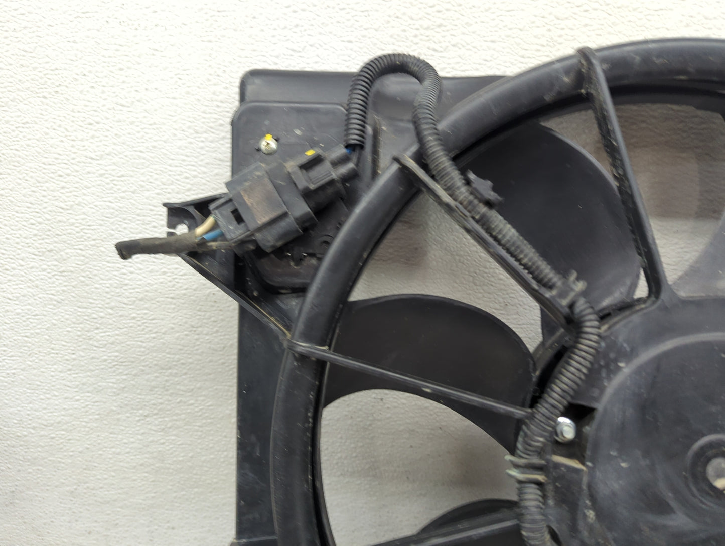 2011-2015 Hyundai Elantra Electric Radiator Cooling Fan Motor Assembly P/N:FORM CN282 PARTS-HAK-0113 Fits OEM Used Auto Part