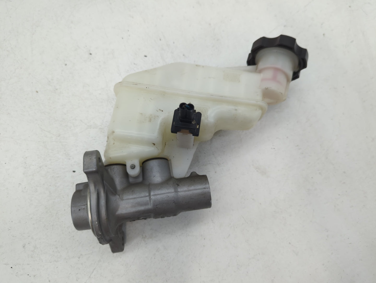 2011-2016 Hyundai Elantra Brake Master Cylinder - Oemusedautoparts1.com