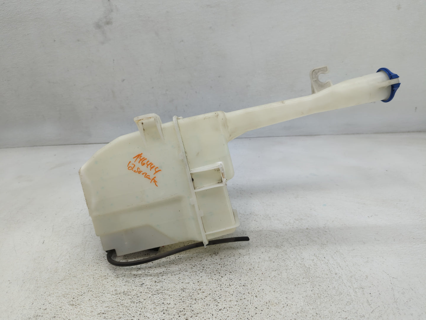 2011-2013 Hyundai Elantra Windshield Washer Fluid Reservoir Bottle Oem - Oemusedautoparts1.com