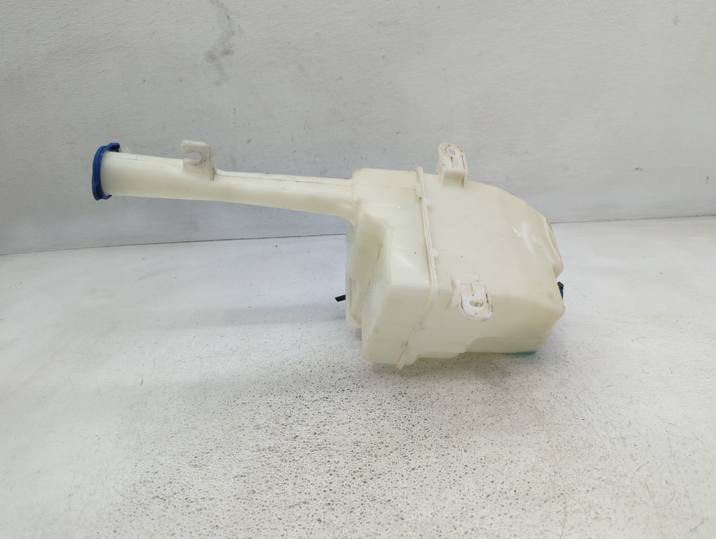 2011-2013 Hyundai Elantra Windshield Washer Fluid Reservoir Bottle Oem - Oemusedautoparts1.com