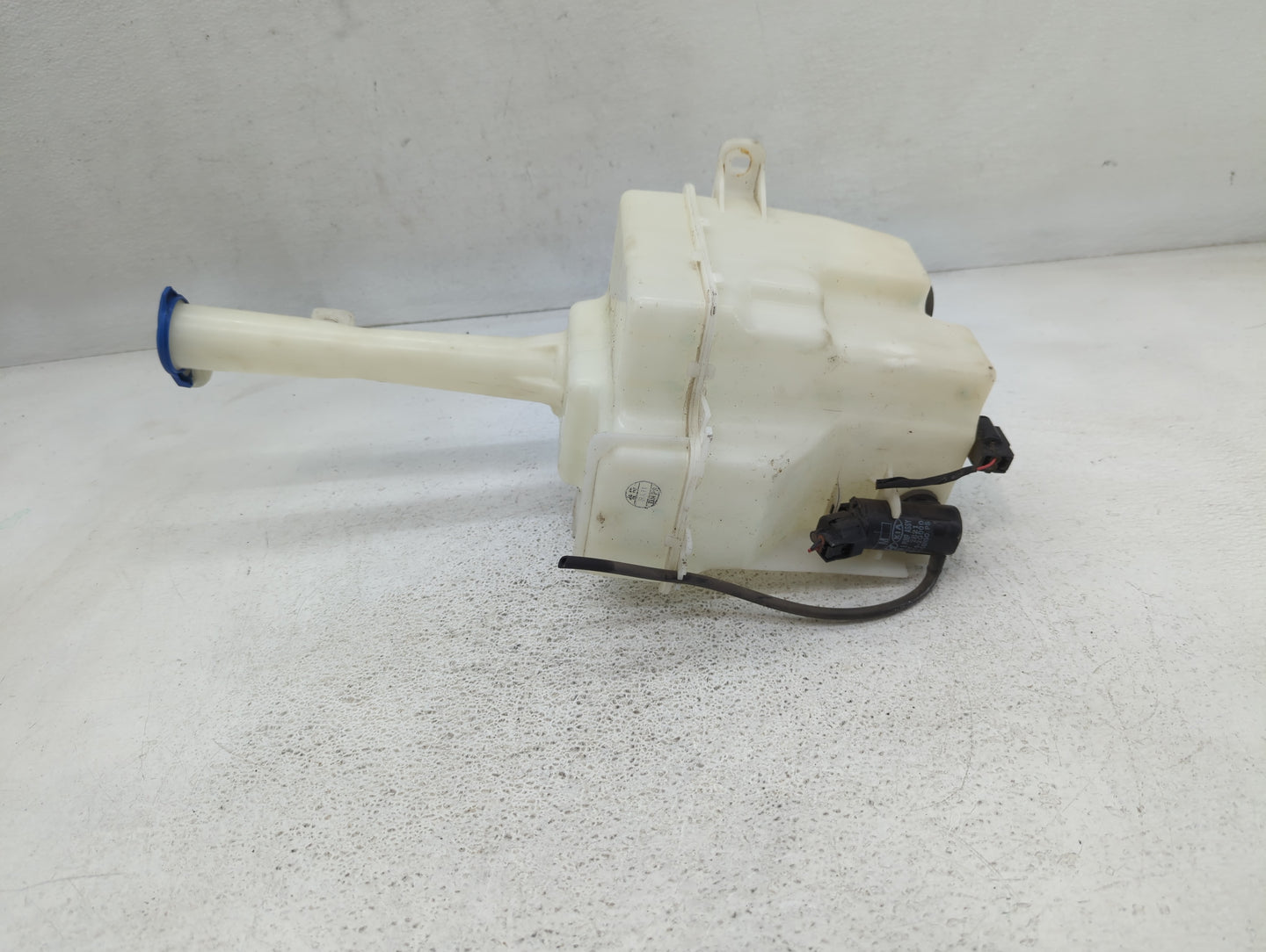 2011-2013 Hyundai Elantra Windshield Washer Fluid Reservoir Bottle Oem - Oemusedautoparts1.com