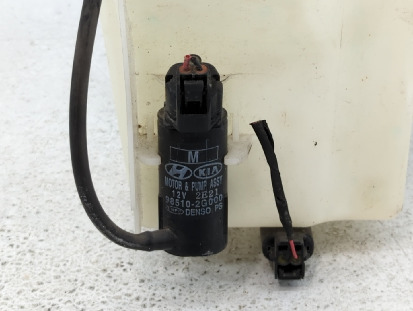 2011-2013 Hyundai Elantra Windshield Washer Fluid Reservoir Bottle Oem - Oemusedautoparts1.com