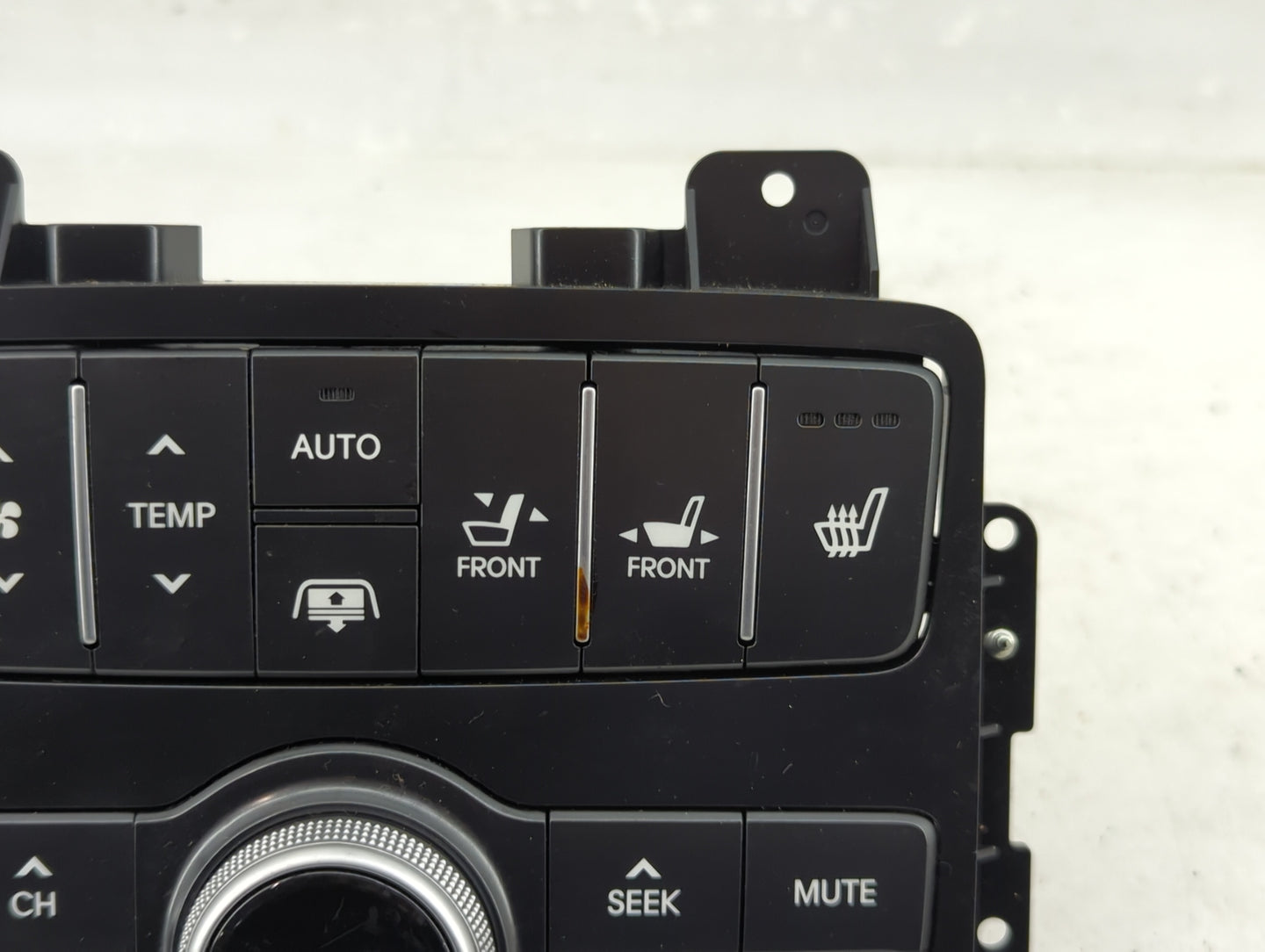 2011-2013 Hyundai Equus Radio Control Panel - Oemusedautoparts1.com