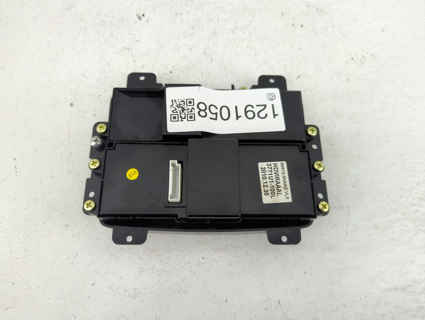 2011-2013 Hyundai Equus Radio Control Panel - Oemusedautoparts1.com