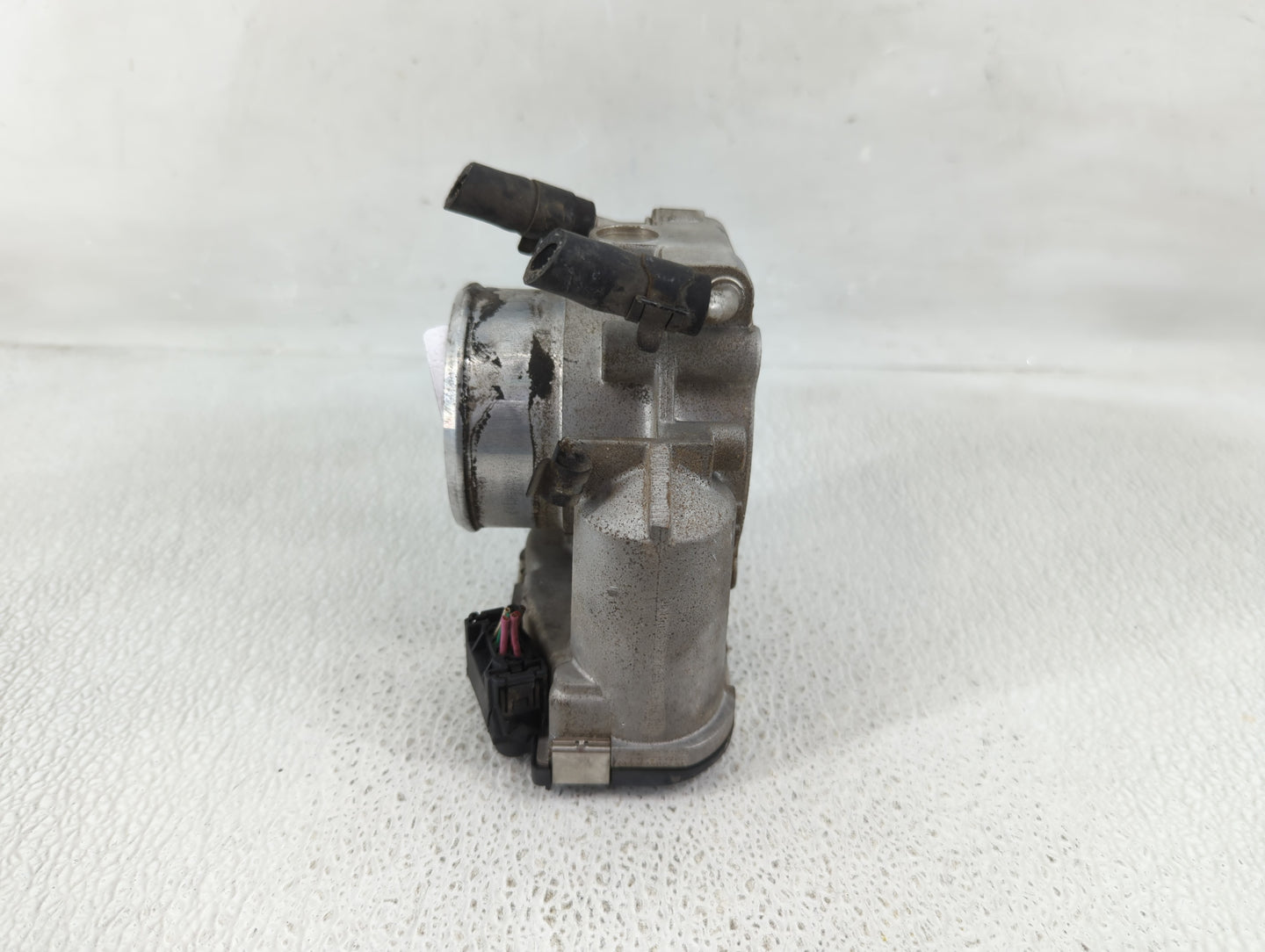 2009-2014 Hyundai Genesis Throttle Body P/N:35100-2C300 Fits Fits 2009 2010 2011 2012 2013 2014 OEM Used Auto Parts - Oemuse