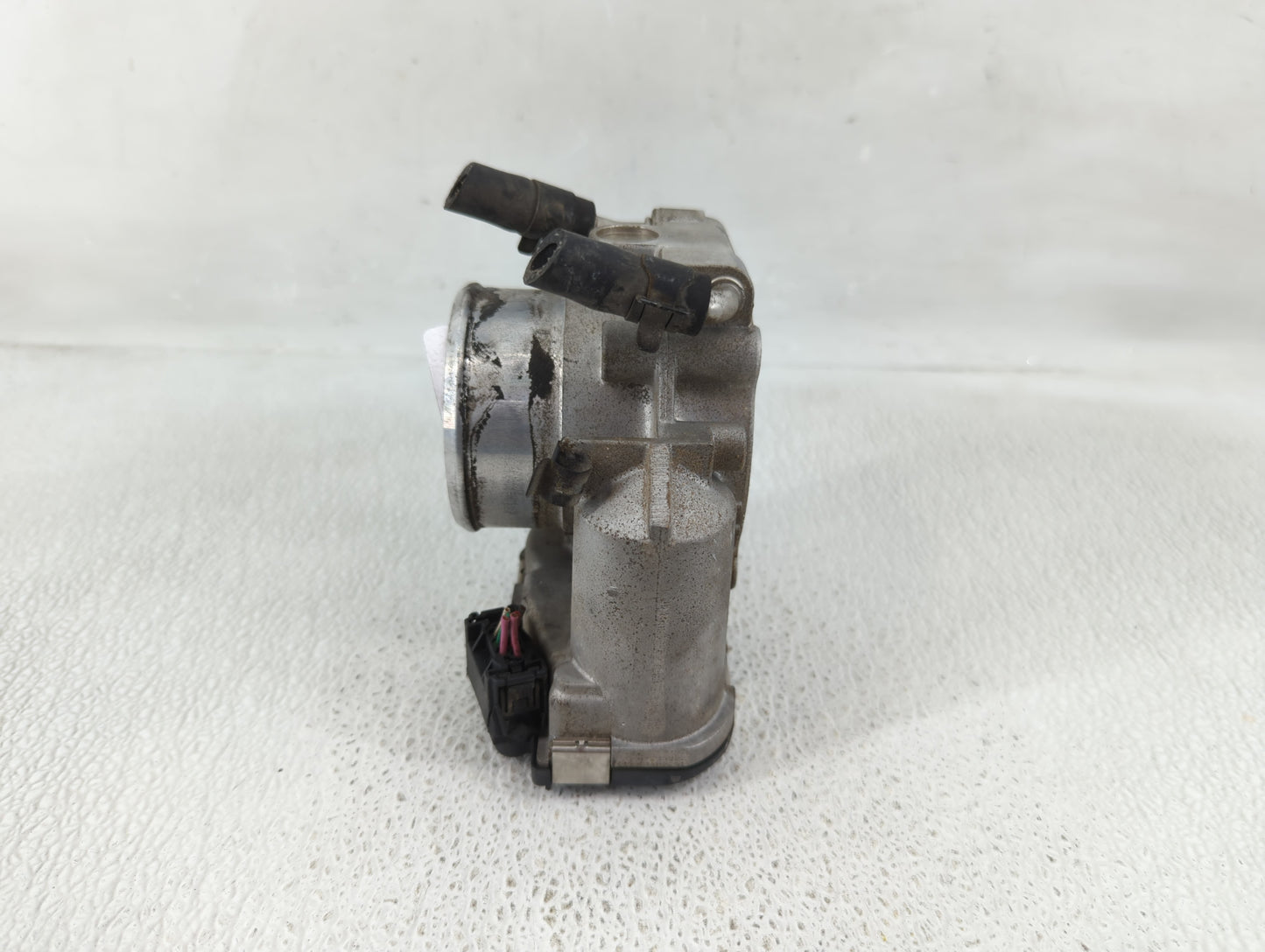 2009-2014 Hyundai Genesis Throttle Body P/N:35100-2C300 Fits Fits 2009 2010 2011 2012 2013 2014 OEM Used Auto Parts - Oemuse