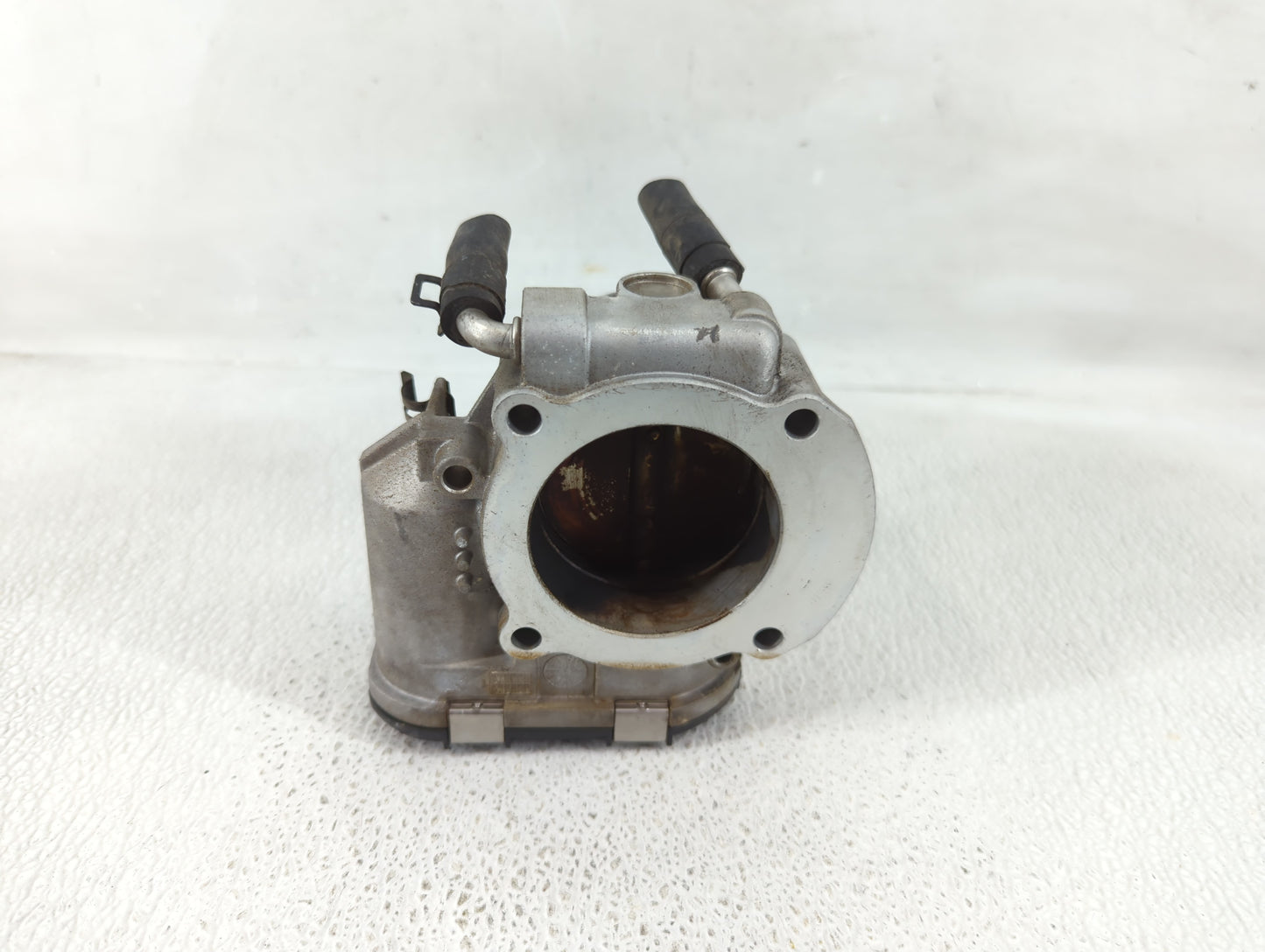 2009-2014 Hyundai Genesis Throttle Body P/N:35100-2C300 Fits Fits 2009 2010 2011 2012 2013 2014 OEM Used Auto Parts - Oemuse