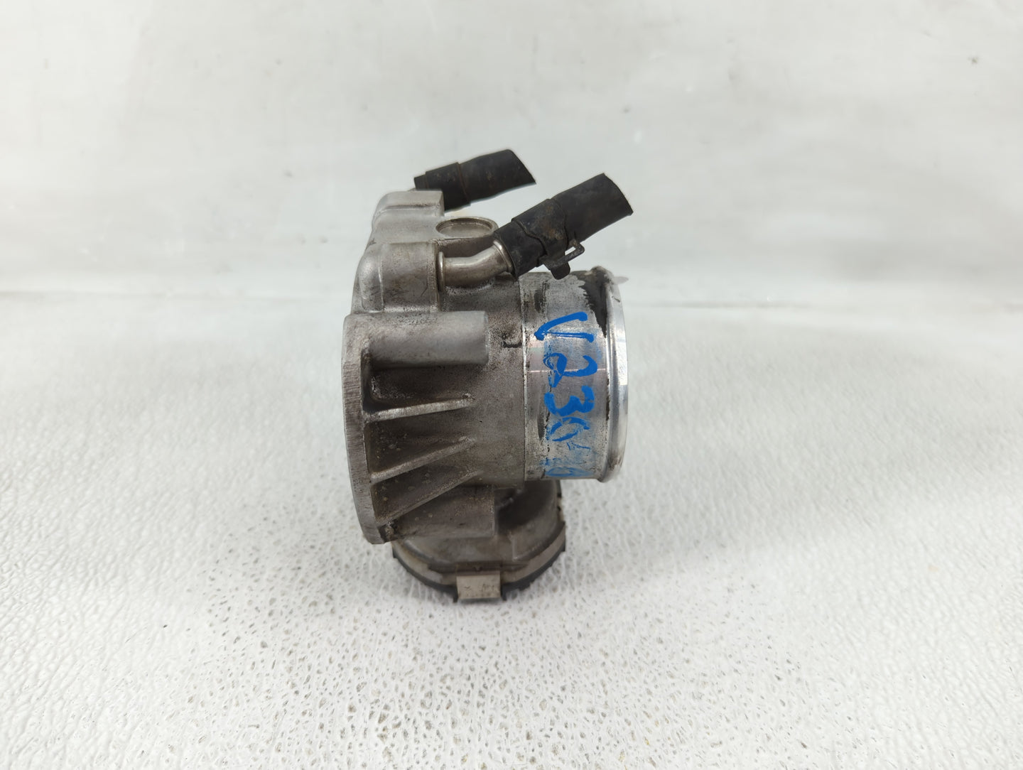 2009-2014 Hyundai Genesis Throttle Body P/N:35100-2C300 Fits Fits 2009 2010 2011 2012 2013 2014 OEM Used Auto Parts - Oemuse