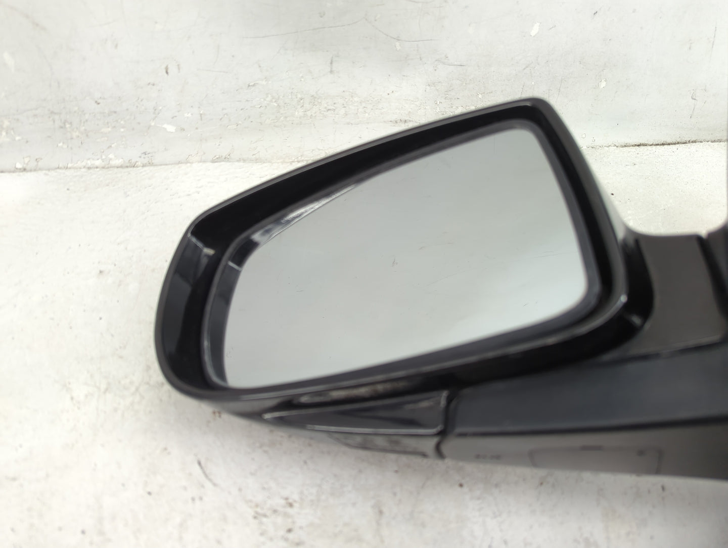 2009-2016 Hyundai Genesis Driver Side View Mirror - Left Door Mirror OEM Used - Oemusedautoparts1.com