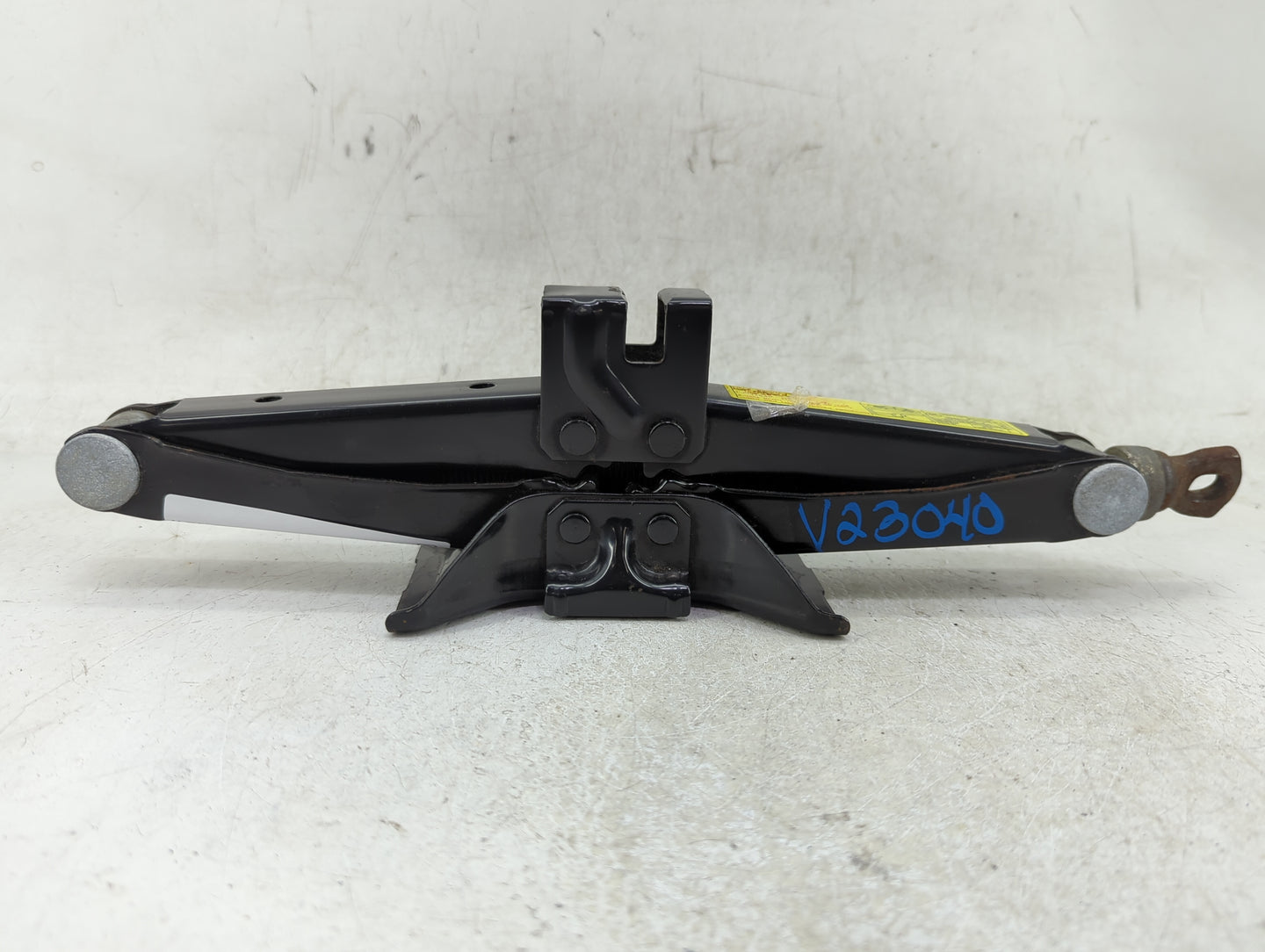 2011 Hyundai Genesis Spare Scissor Car Jack 1409899 - Oemusedautoparts1.com
