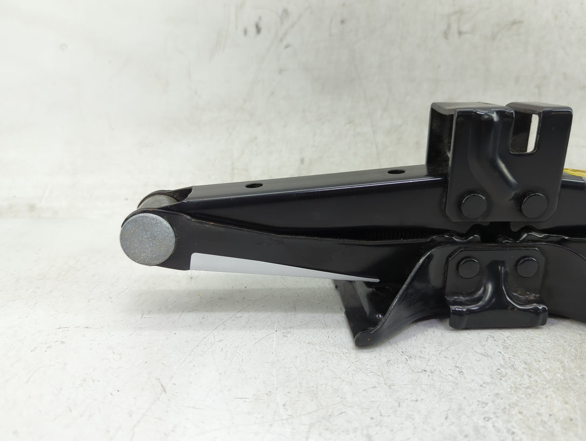 2011 Hyundai Genesis Spare Scissor Car Jack 1409899 - Oemusedautoparts1.com
