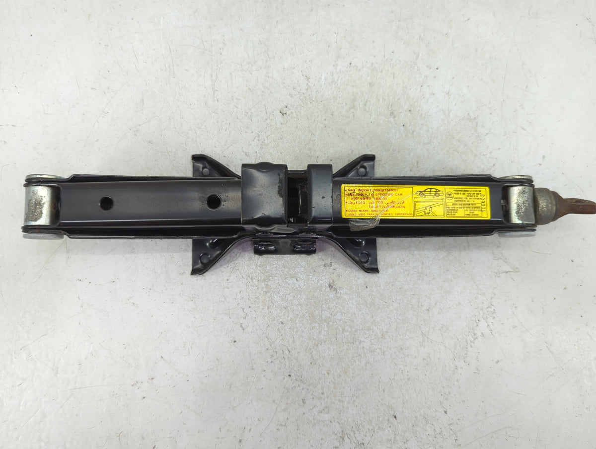 2011 Hyundai Genesis Spare Scissor Car Jack 1409899 - Oemusedautoparts1.com