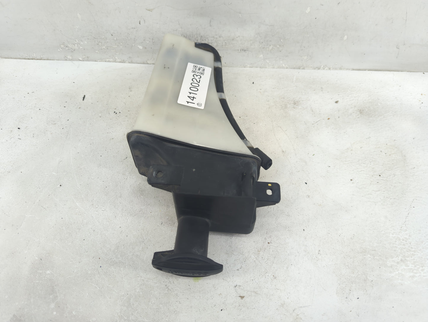 2009 Hyundai Genesis Radiator Coolant Overflow Expansion Tank Bottle 1410023 - Oemusedautoparts1.com