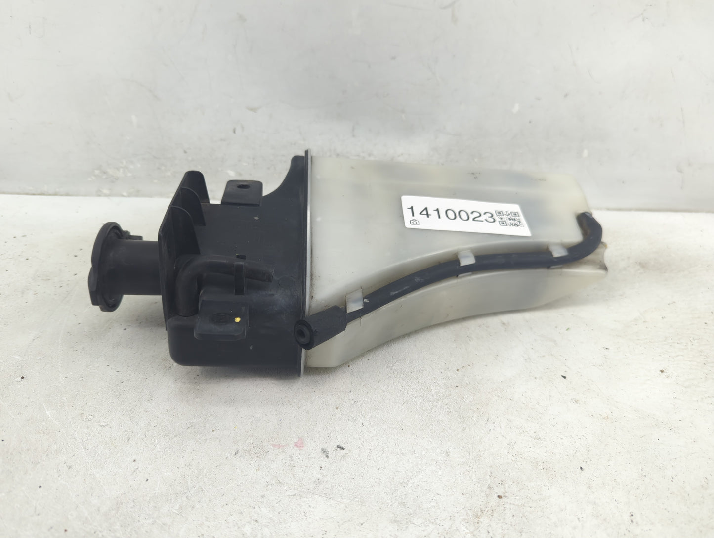2009 Hyundai Genesis Radiator Coolant Overflow Expansion Tank Bottle 1410023 - Oemusedautoparts1.com