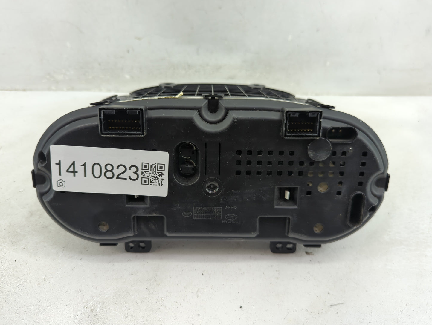 2011 Hyundai Genesis Instrument Cluster Speedometer Gauges P/N:94011-2M090 Fits OEM Used Auto Parts - Oemusedautoparts1.com