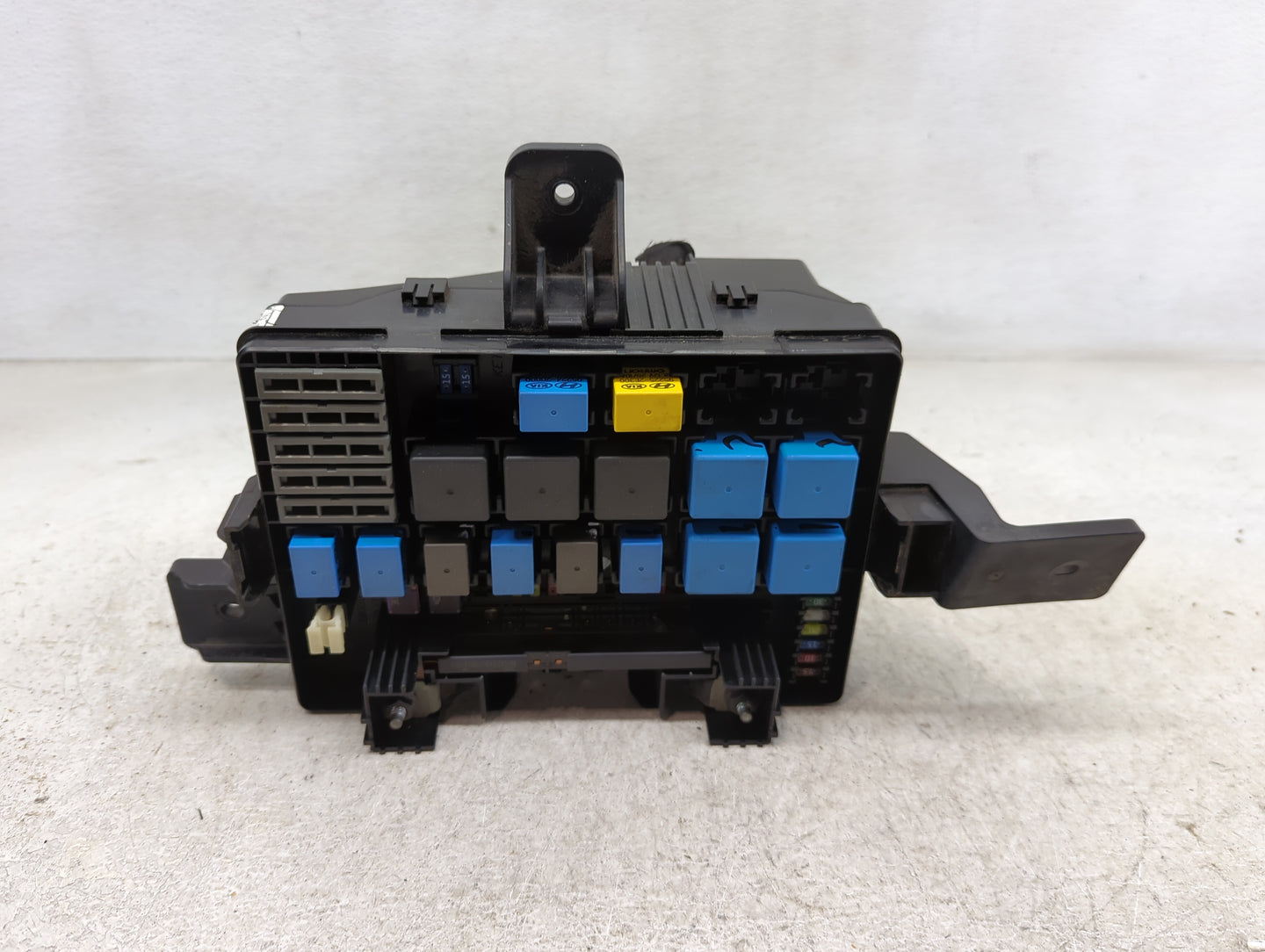 2009-2012 Hyundai Genesis Fusebox Fuse Box Panel Relay Module P/N:91950-2M211 Fits Fits 2009 2010 2011 2012 OEM Used Auto Pa