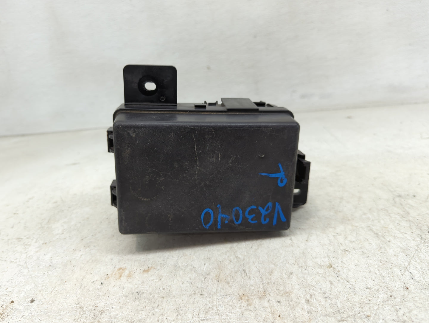 2009-2011 Hyundai Genesis Fusebox Fuse Box Panel Relay Module P/N:91400-2M040 Fits Fits 2009 2010 2011 OEM Used Auto Parts -
