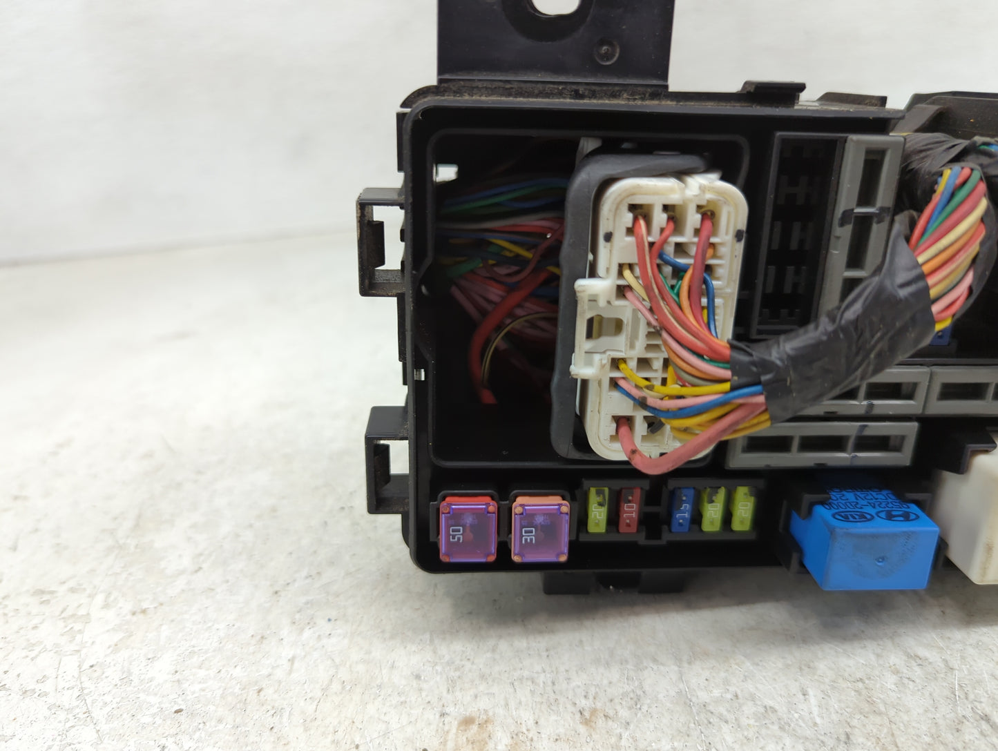 2009-2011 Hyundai Genesis Fusebox Fuse Box Panel Relay Module P/N:91400-2M040 Fits Fits 2009 2010 2011 OEM Used Auto Parts -