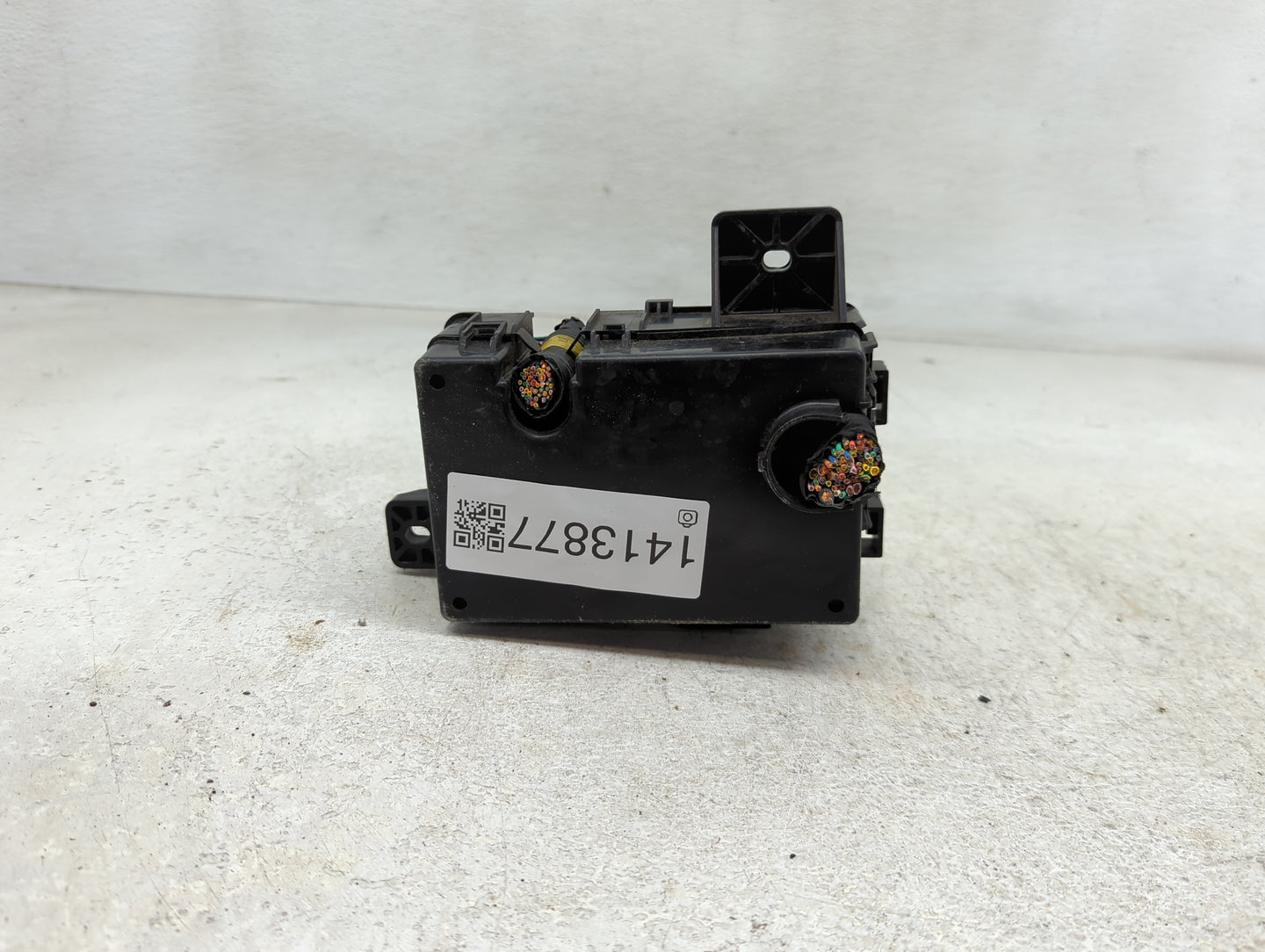 2009-2011 Hyundai Genesis Fusebox Fuse Box Panel Relay Module P/N:91400-2M040 Fits Fits 2009 2010 2011 OEM Used Auto Parts -