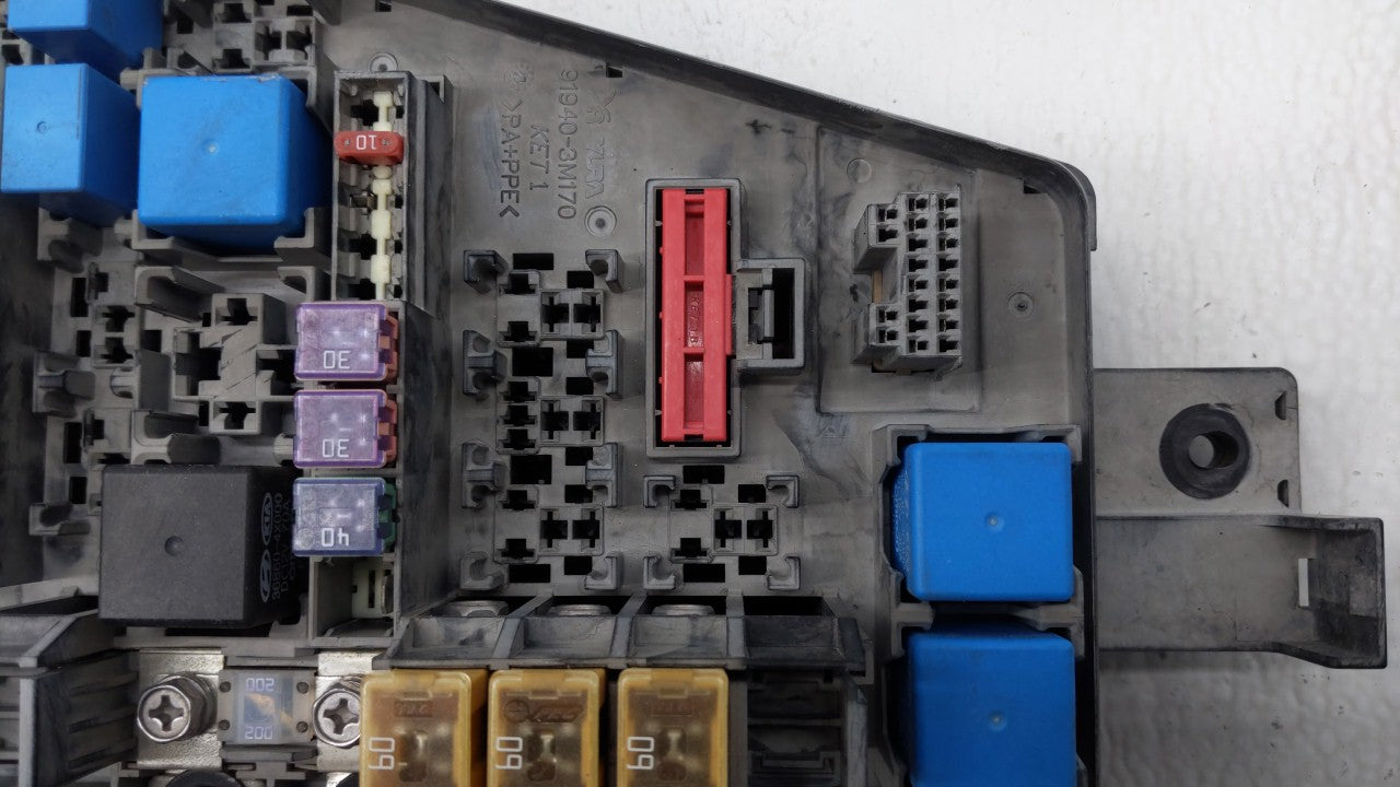 2009-2011 Hyundai Genesis Fusebox Fuse Box Panel Relay Module Fits Fits 2009 2010 2011 OEM Used Auto Parts - Oemusedautopart