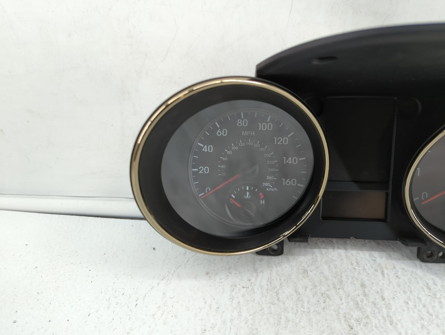 2011-2012 Hyundai Genesis Instrument Cluster Speedometer Gauges P/N:94011-2M650 Fits Fits 2011 2012 OEM Used Auto Parts - Oe