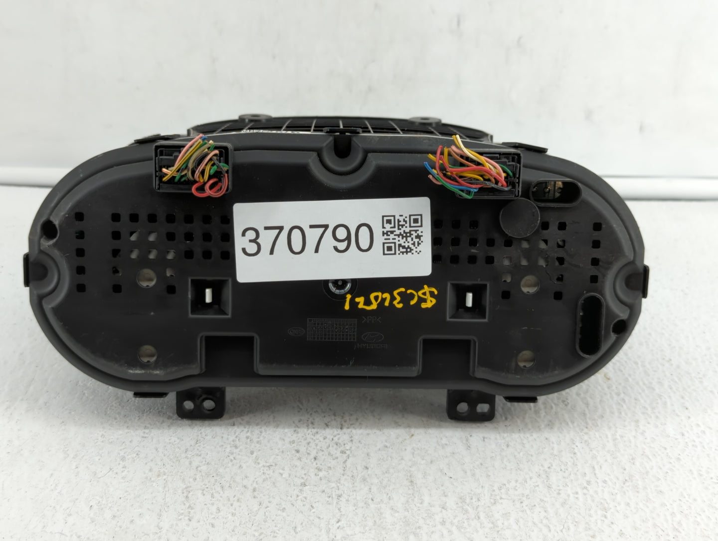 2011-2012 Hyundai Genesis Instrument Cluster Speedometer Gauges P/N:94011-2M650 Fits Fits 2011 2012 OEM Used Auto Parts - Oe