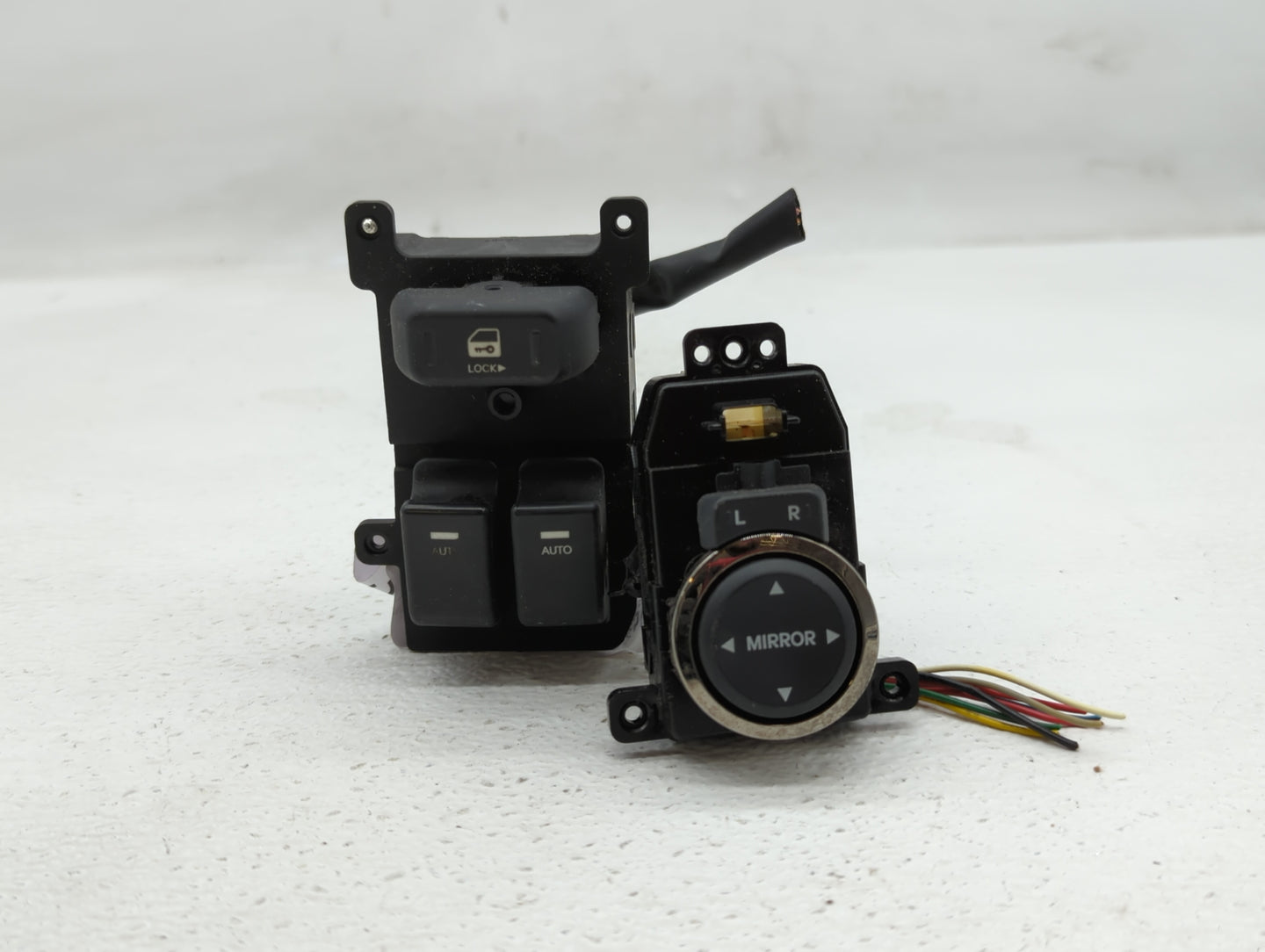 2011-2012 Hyundai Genesis Master Power Window Switch Replacement Driver Side Left P/N:202008375 Fits Fits 2011 2012 OEM Used