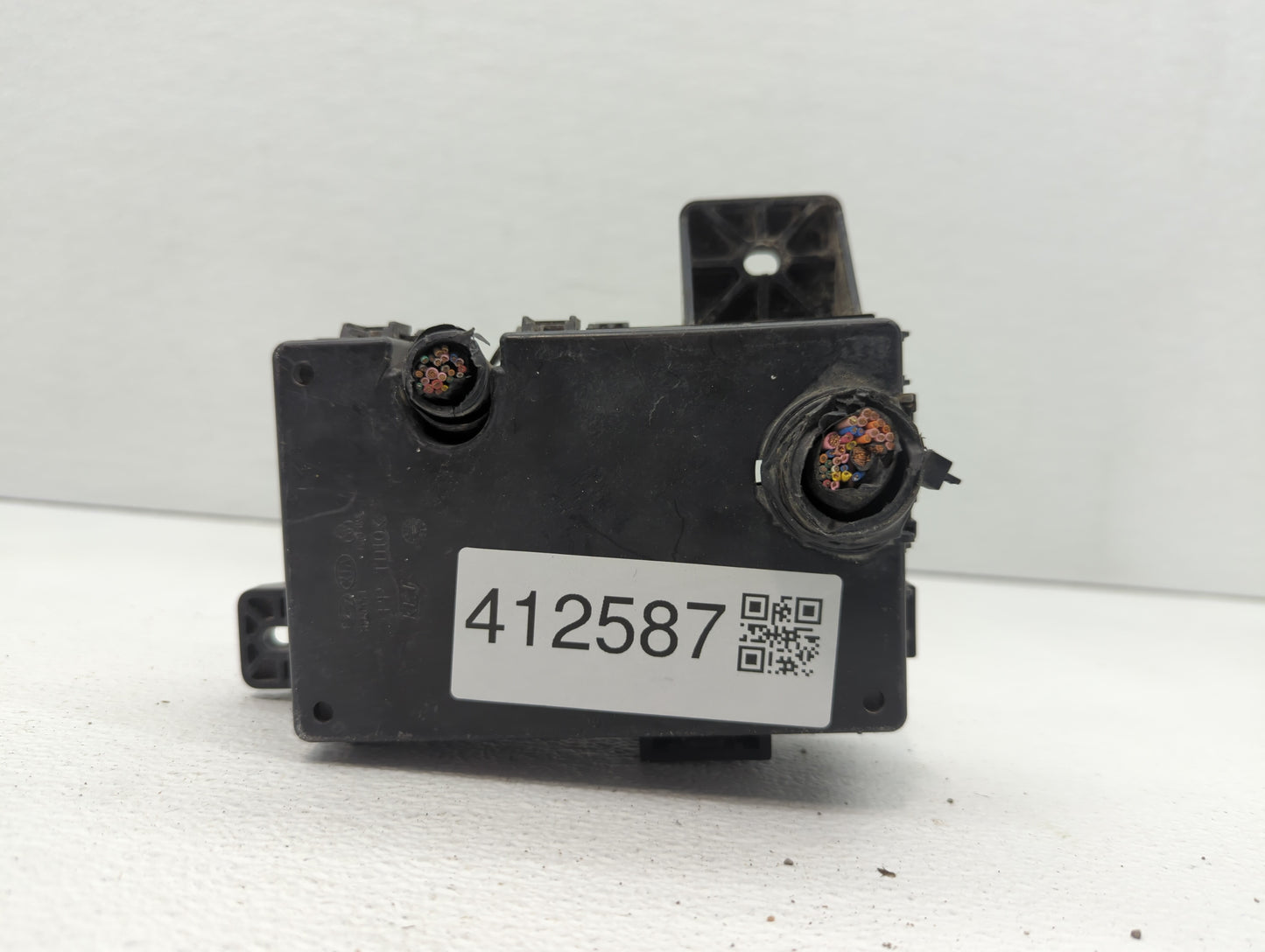 2011 Hyundai Genesis Fusebox Fuse Box Panel Relay Module P/N:91410-2M090 Fits OEM Used Auto Parts - Oemusedautoparts1.com