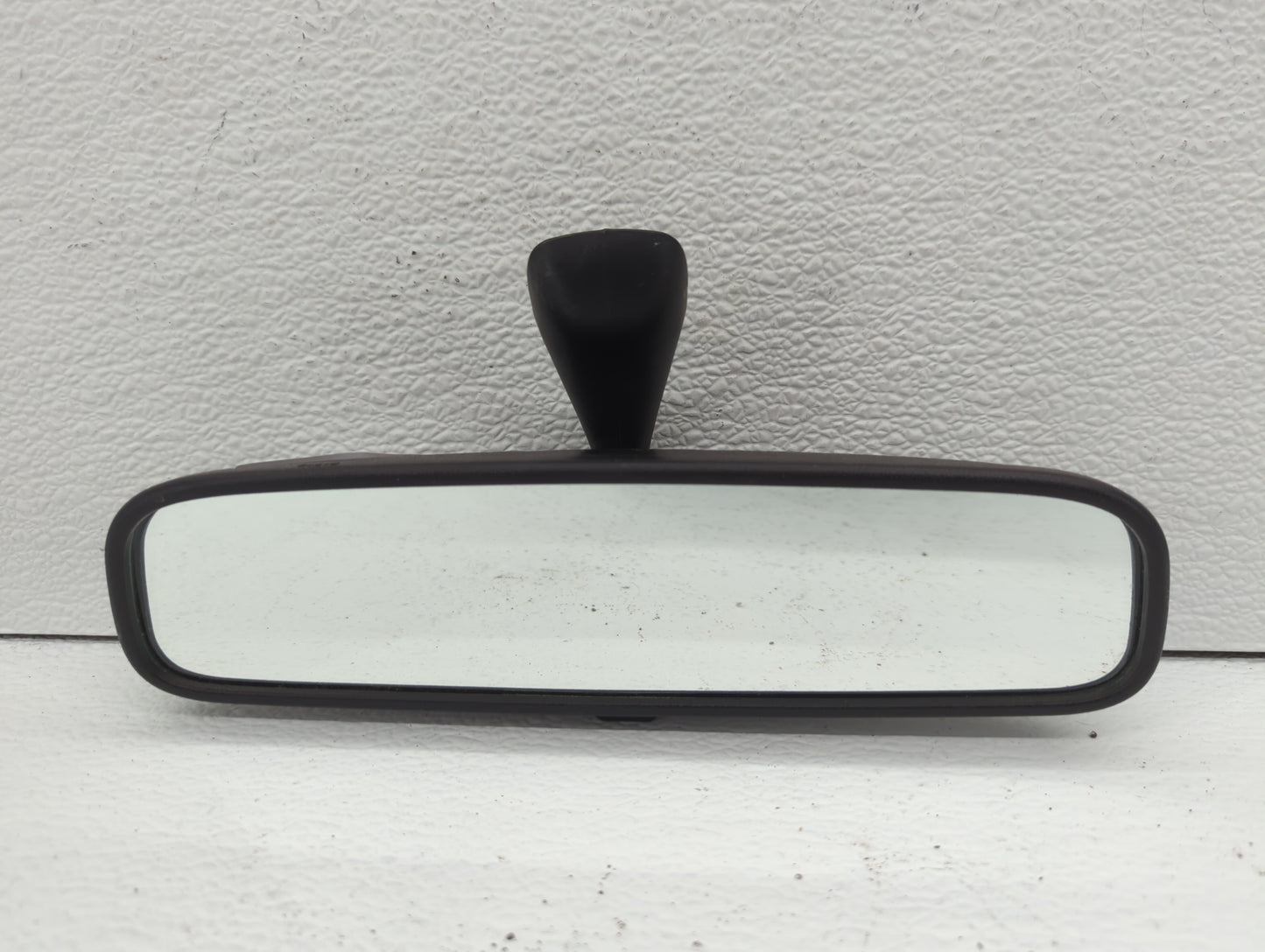 2011 Hyundai Genesis Interior Rear View Mirror Replacement OEM P/N:E4012143 Fits OEM Used Auto Parts - Oemusedautoparts1.com