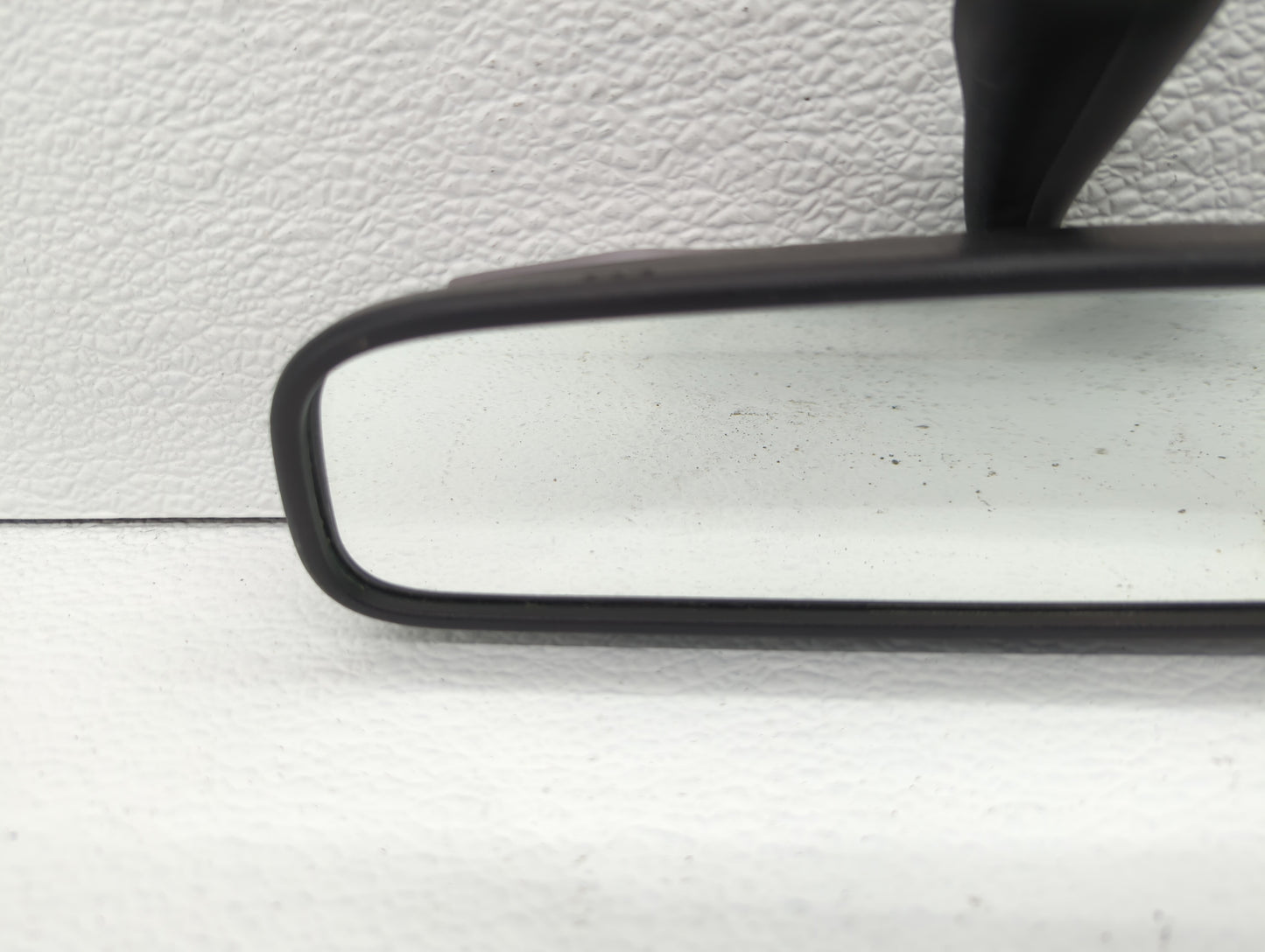 2011 Hyundai Genesis Interior Rear View Mirror Replacement OEM P/N:E4012143 Fits OEM Used Auto Parts - Oemusedautoparts1.com