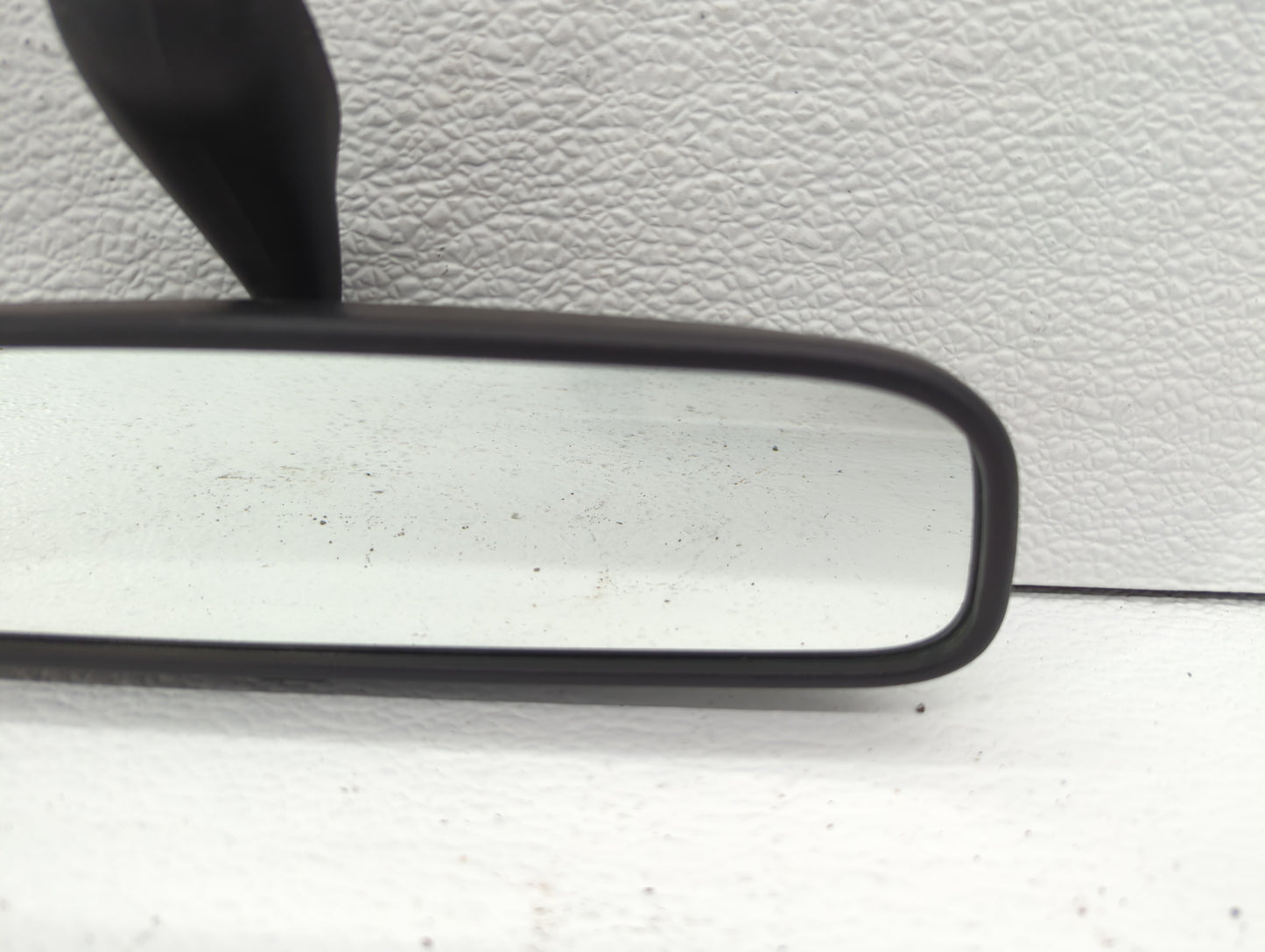 2011 Hyundai Genesis Interior Rear View Mirror Replacement OEM P/N:E4012143 Fits OEM Used Auto Parts - Oemusedautoparts1.com