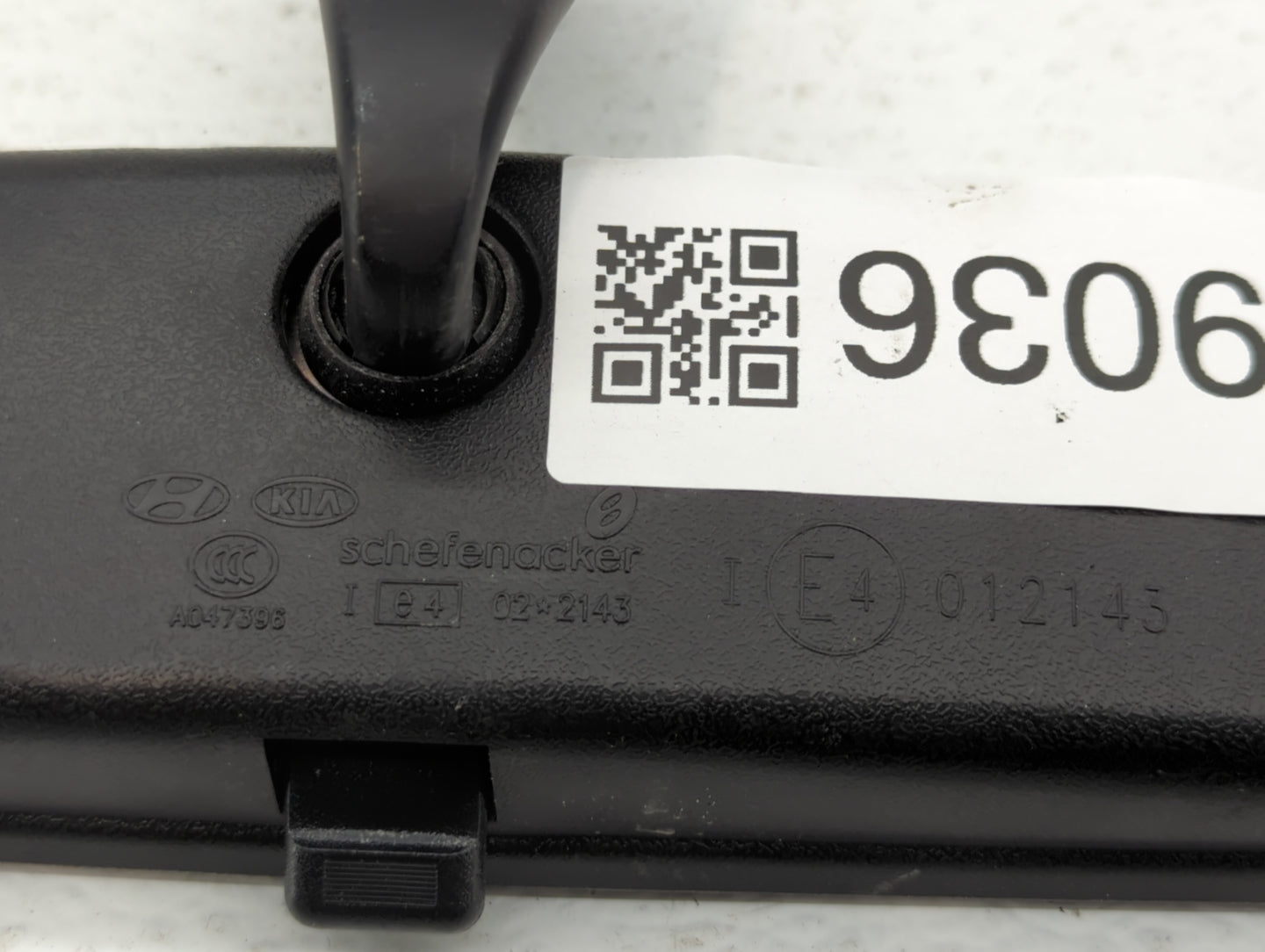 2011 Hyundai Genesis Interior Rear View Mirror Replacement OEM P/N:E4012143 Fits OEM Used Auto Parts - Oemusedautoparts1.com