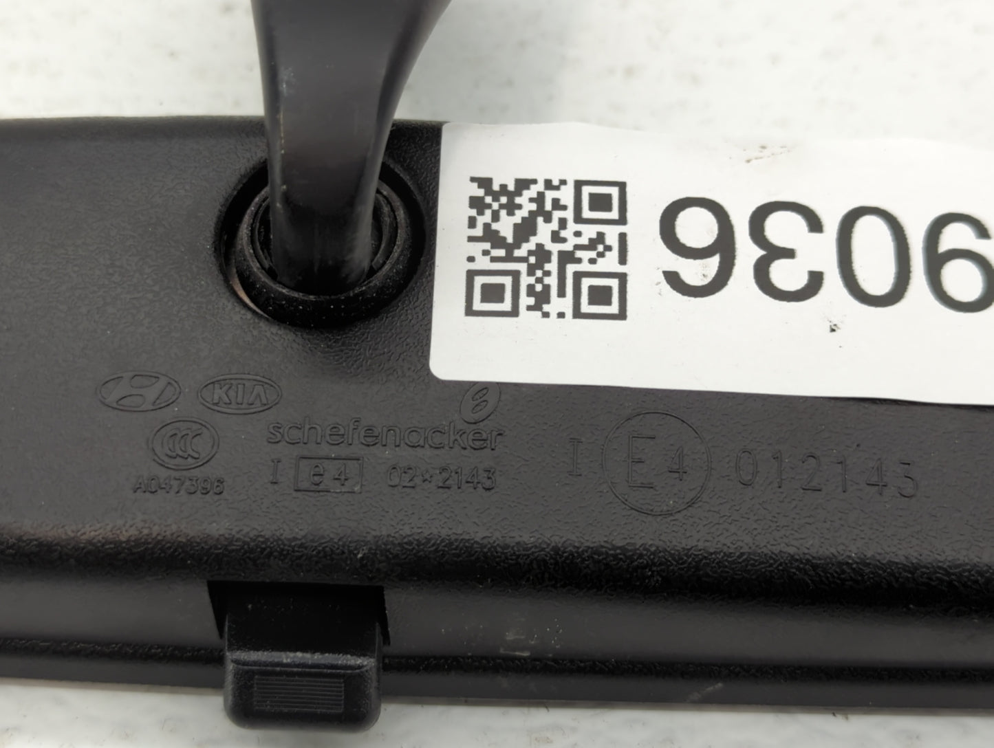 2011 Hyundai Genesis Interior Rear View Mirror Replacement OEM P/N:E4012143 Fits OEM Used Auto Parts - Oemusedautoparts1.com