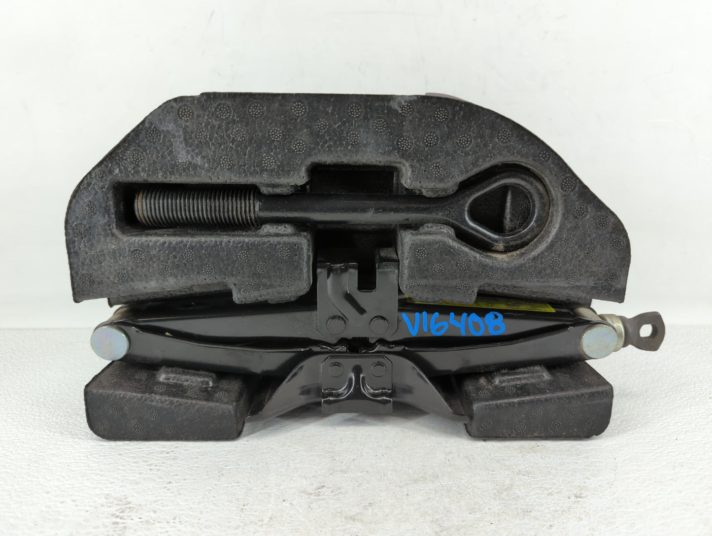 2011 Hyundai Genesis Spare Scissor Car Jack 513572 - Oemusedautoparts1.com