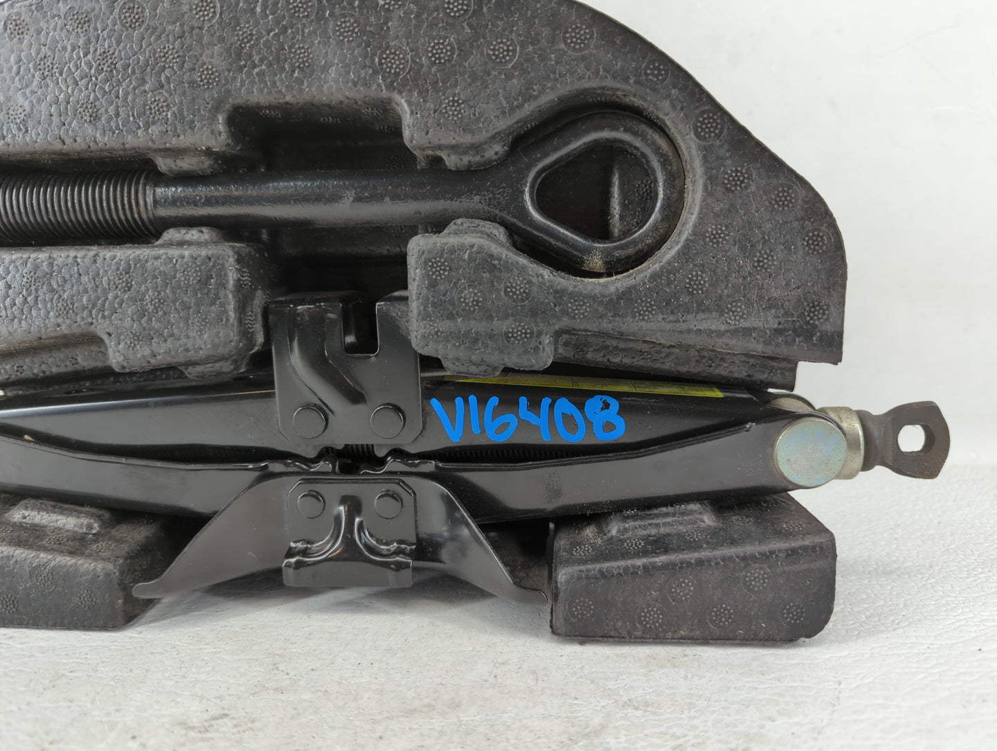 2011 Hyundai Genesis Spare Scissor Car Jack 513572 - Oemusedautoparts1.com