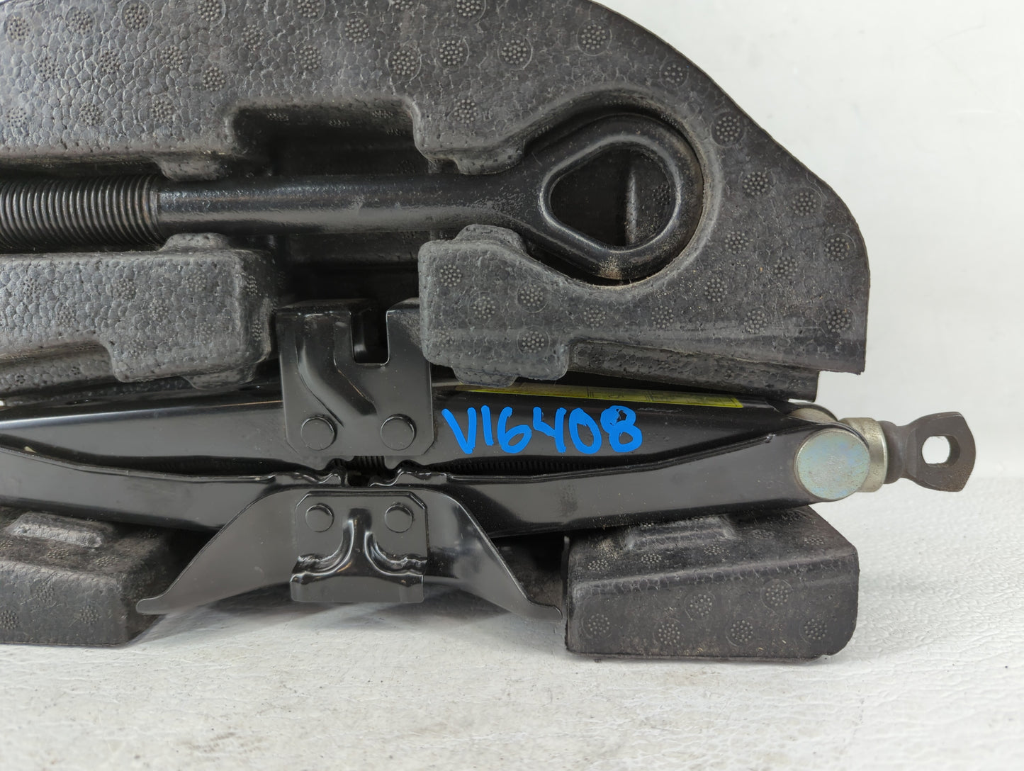 2011 Hyundai Genesis Spare Scissor Car Jack 513572 - Oemusedautoparts1.com