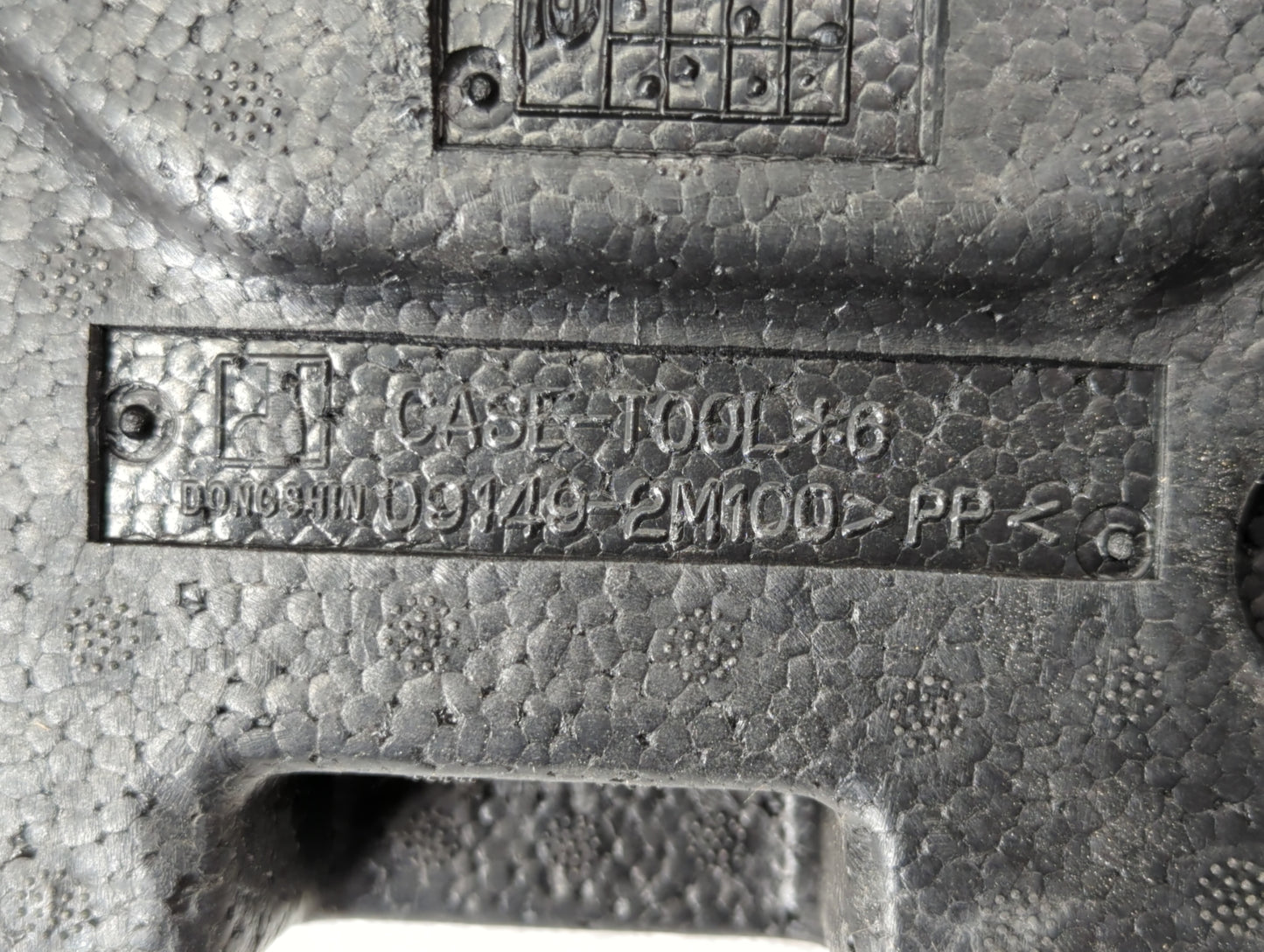 2011 Hyundai Genesis Spare Scissor Car Jack 513572 - Oemusedautoparts1.com