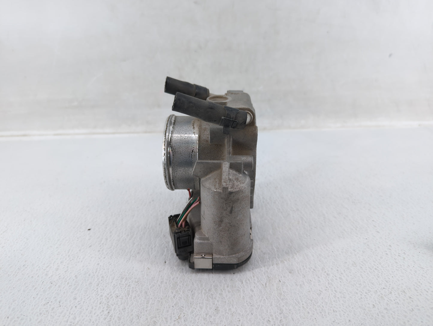 2009-2014 Hyundai Genesis Throttle Body P/N:35100-2C300 Fits Fits 2009 2010 2011 2012 2013 2014 OEM Used Auto Parts - Oemuse