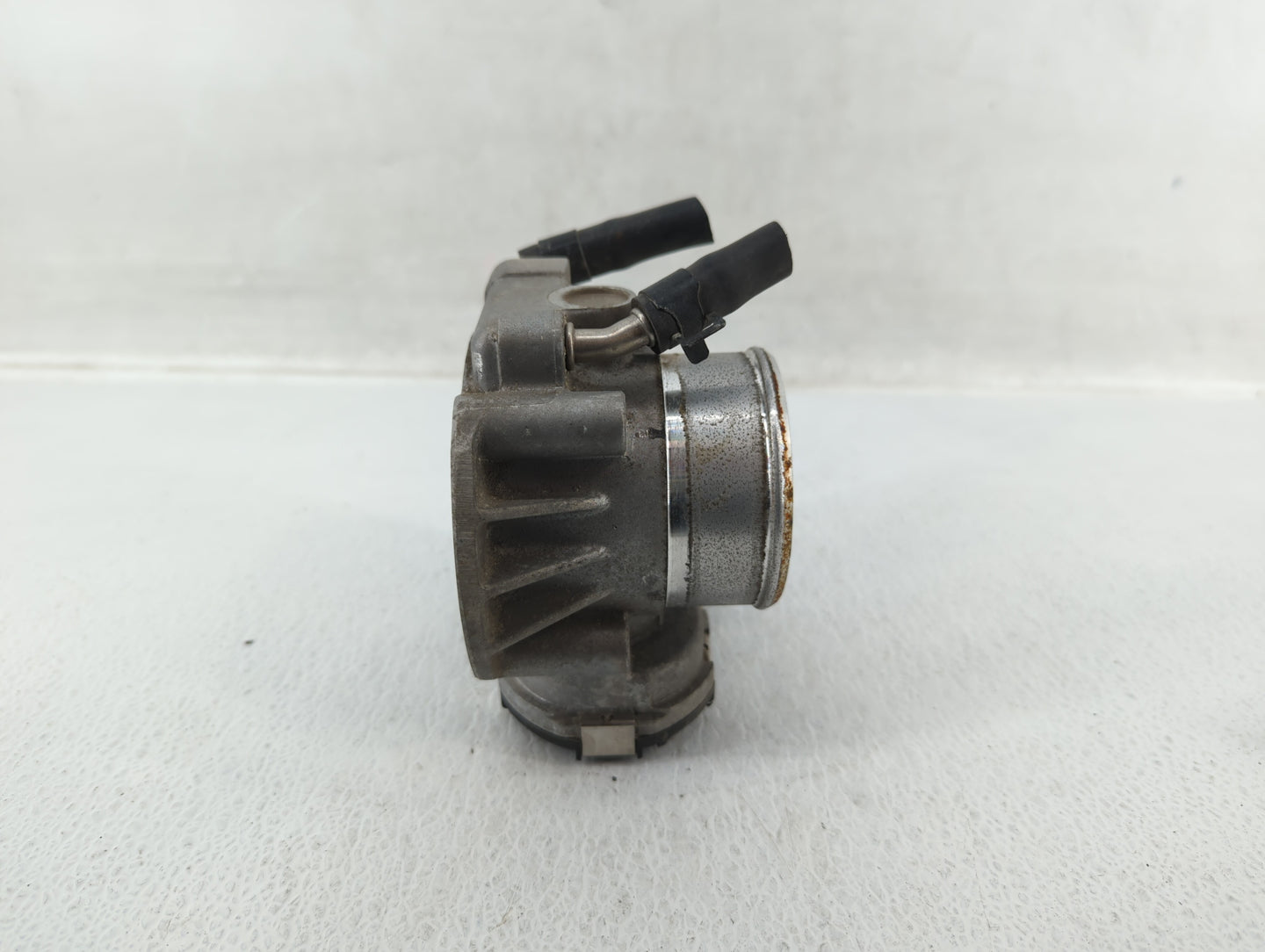 2009-2014 Hyundai Genesis Throttle Body P/N:35100-2C300 Fits Fits 2009 2010 2011 2012 2013 2014 OEM Used Auto Parts - Oemuse