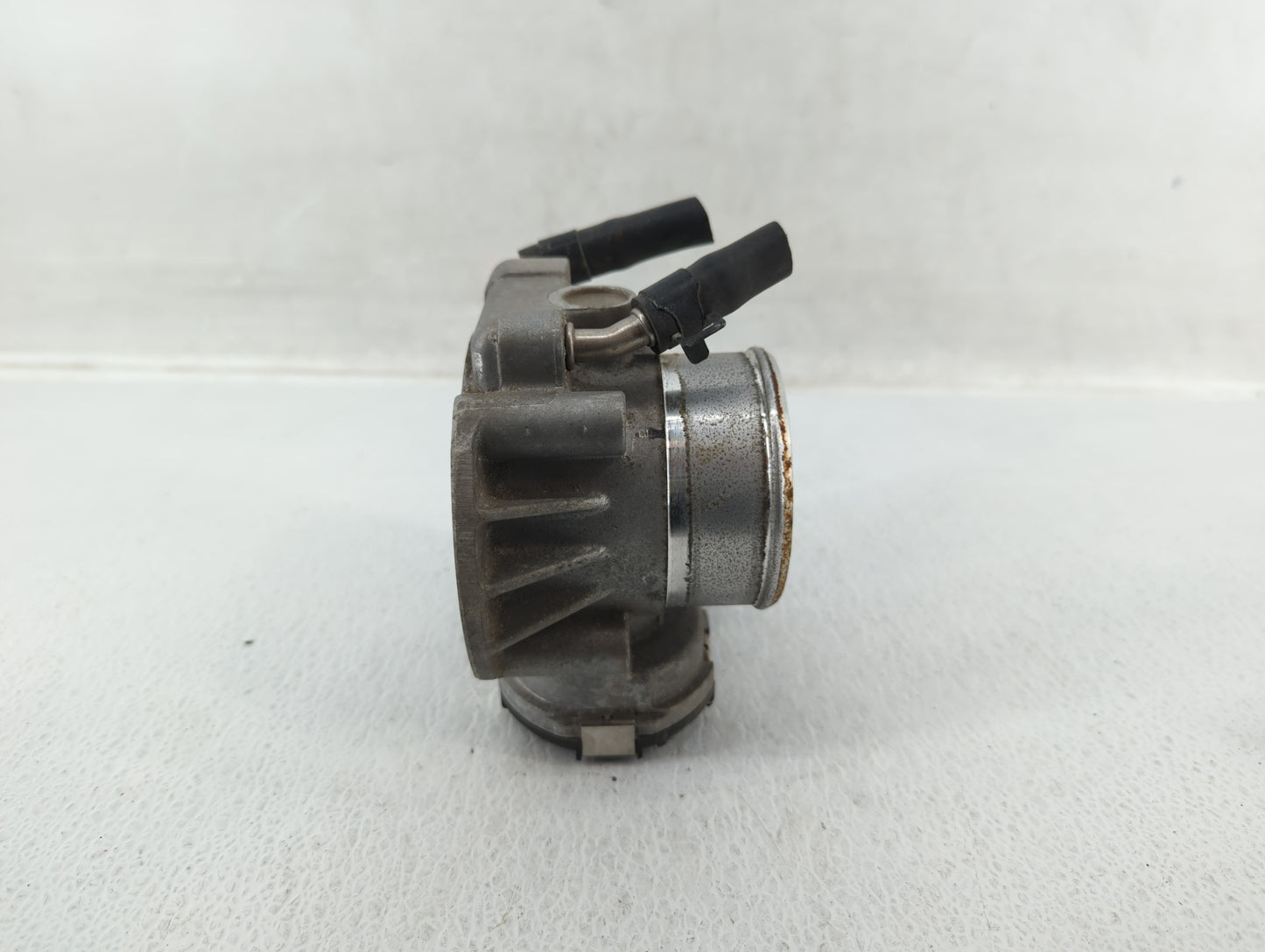 2009-2014 Hyundai Genesis Throttle Body P/N:35100-2C300 Fits Fits 2009 2010 2011 2012 2013 2014 OEM Used Auto Parts - Oemuse