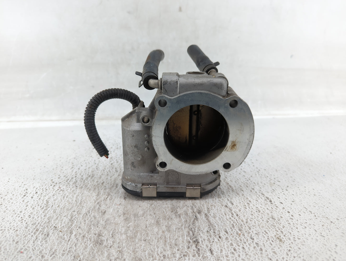 2009-2014 Hyundai Genesis Throttle Body P/N:35100-2C300 Fits Fits 2009 2010 2011 2012 2013 2014 OEM Used Auto Parts - Oemuse