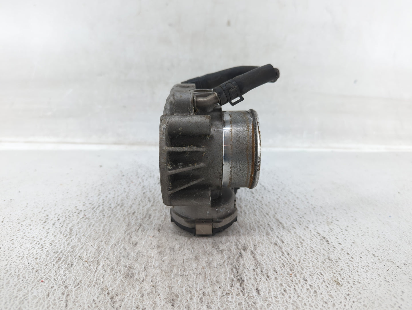 2009-2014 Hyundai Genesis Throttle Body P/N:35100-2C300 Fits Fits 2009 2010 2011 2012 2013 2014 OEM Used Auto Parts - Oemuse