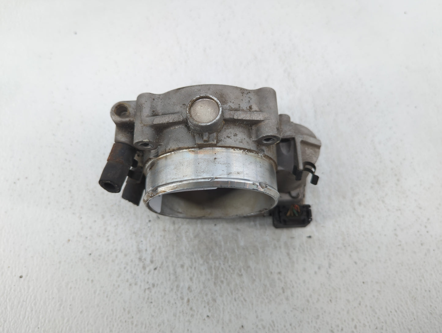 2010-2012 Hyundai Genesis Throttle Body P/N:35100-3F050 Fits Fits 2010 2011 2012 OEM Used Auto Parts - Oemusedautoparts1.com