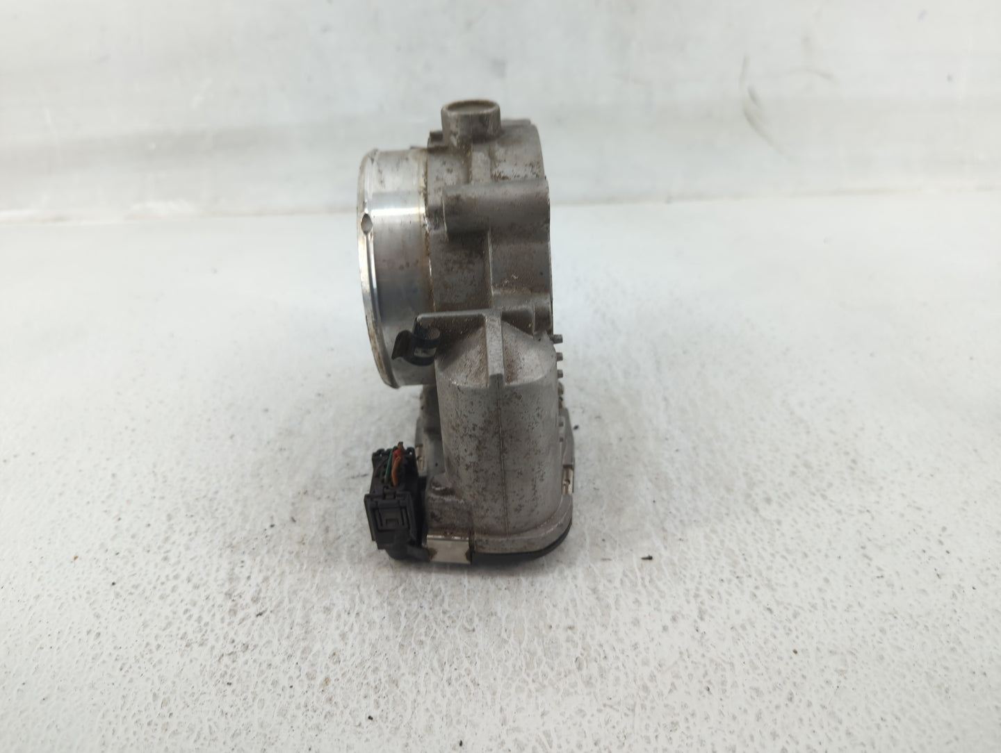 2010-2012 Hyundai Genesis Throttle Body P/N:35100-3F050 Fits Fits 2010 2011 2012 OEM Used Auto Parts - Oemusedautoparts1.com