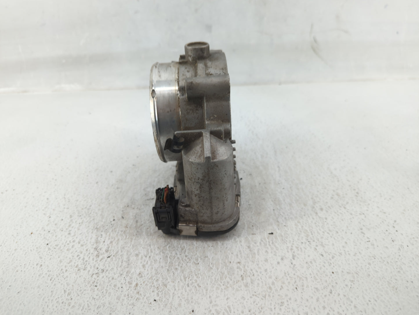 2010-2012 Hyundai Genesis Throttle Body P/N:35100-3F050 Fits Fits 2010 2011 2012 OEM Used Auto Parts - Oemusedautoparts1.com
